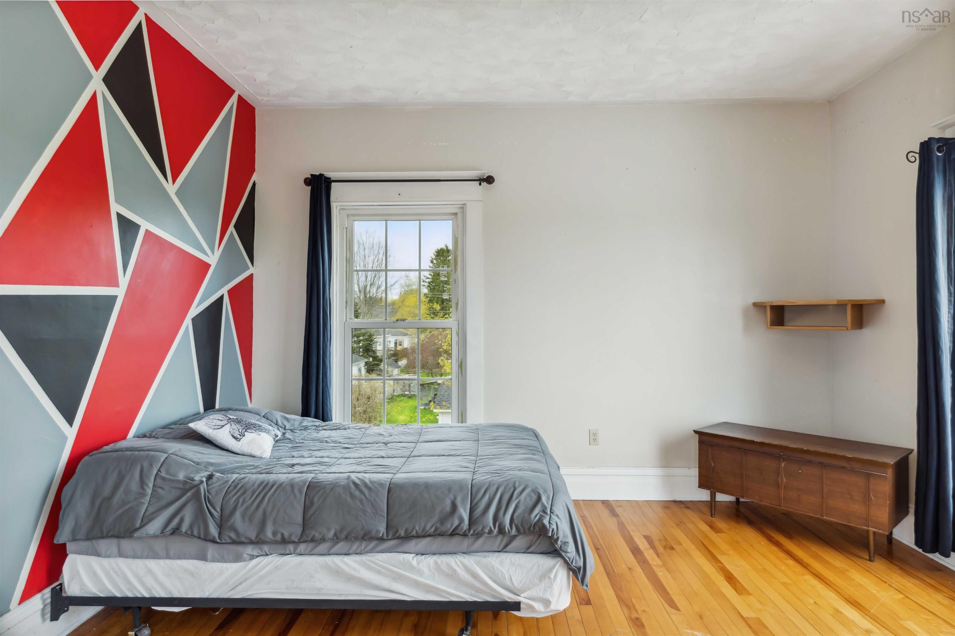 $599,900.00: 14019 Highway 1, Hants Border