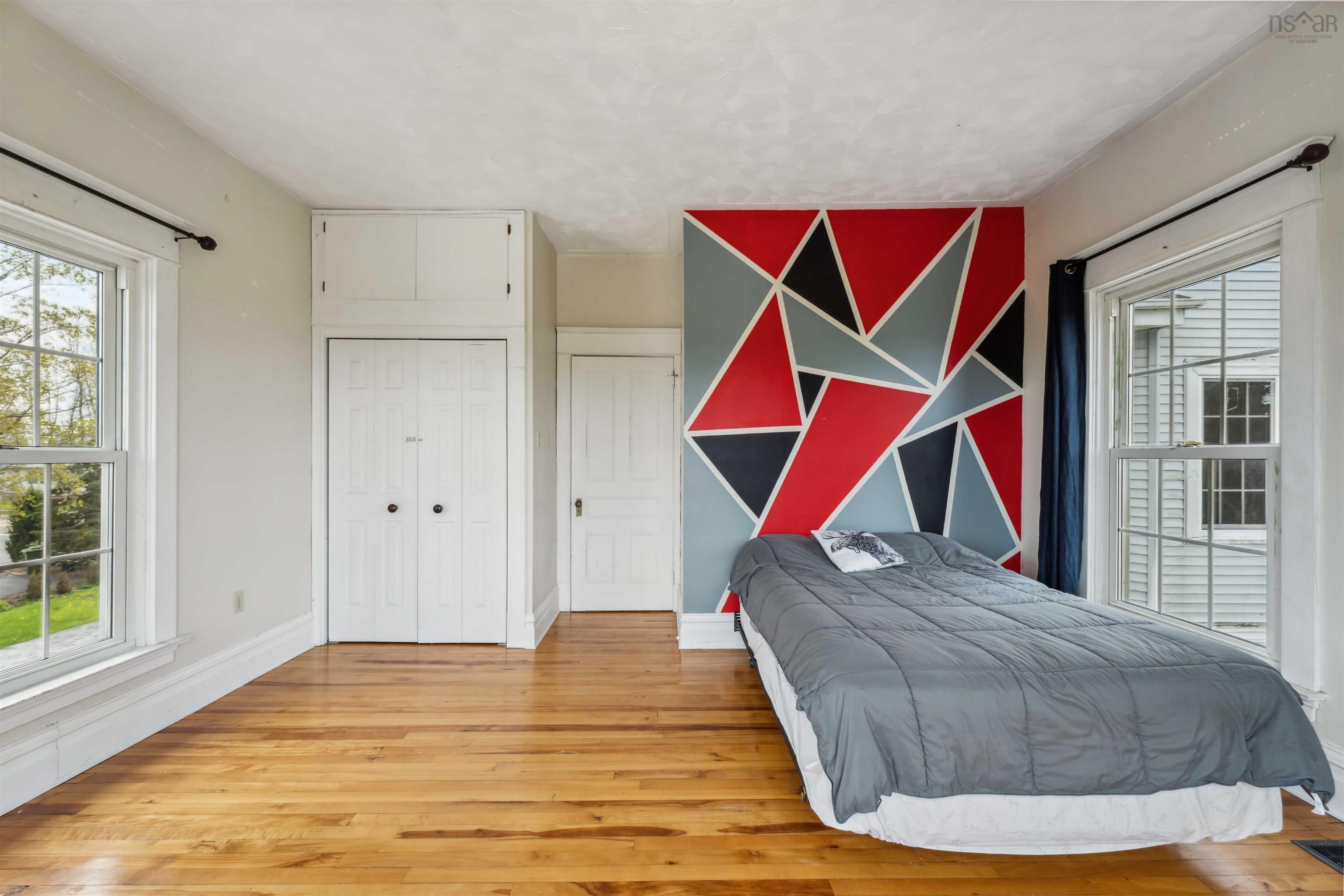 $599,900.00: 14019 Highway 1, Hants Border