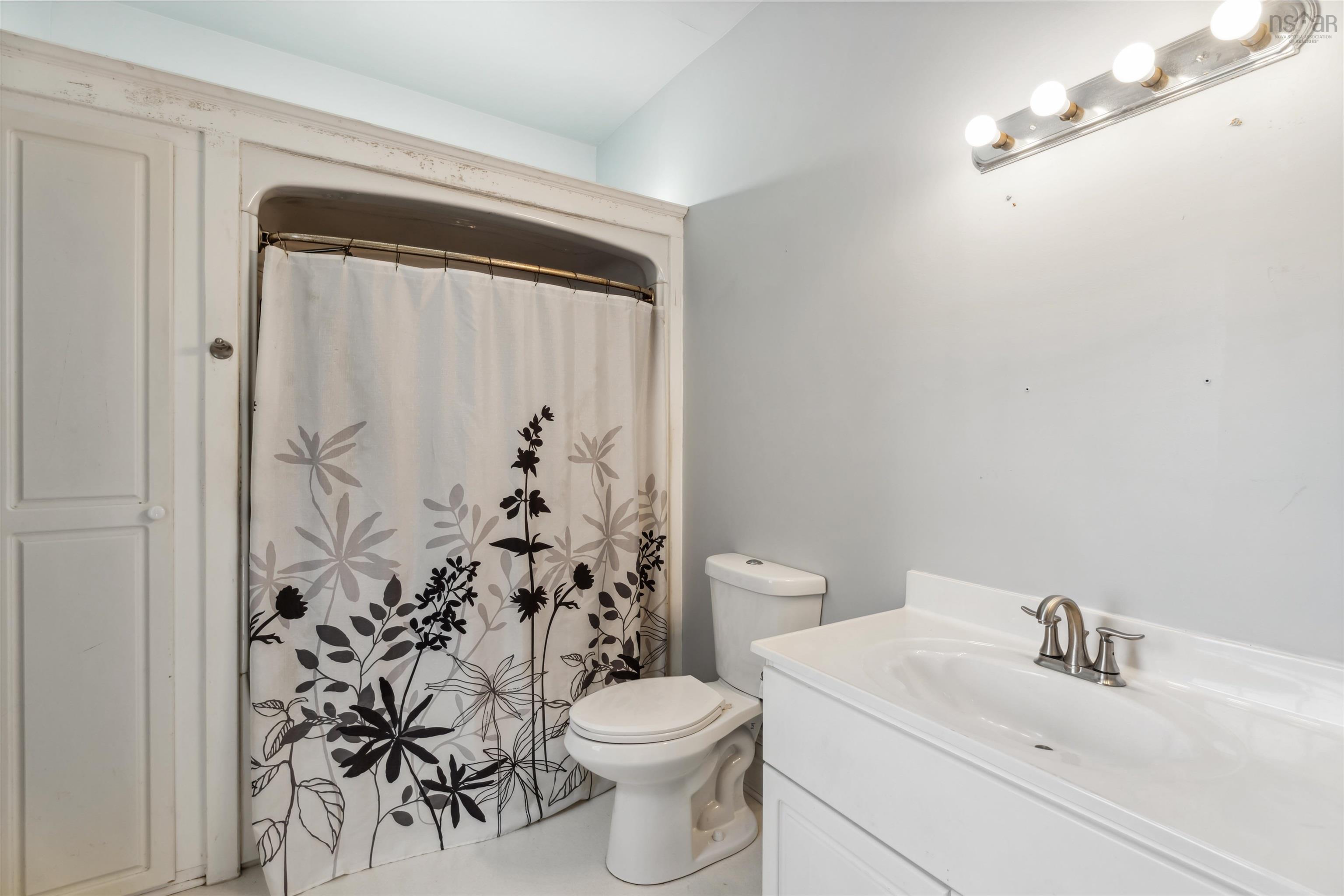 $599,900.00: 14019 Highway 1, Hants Border