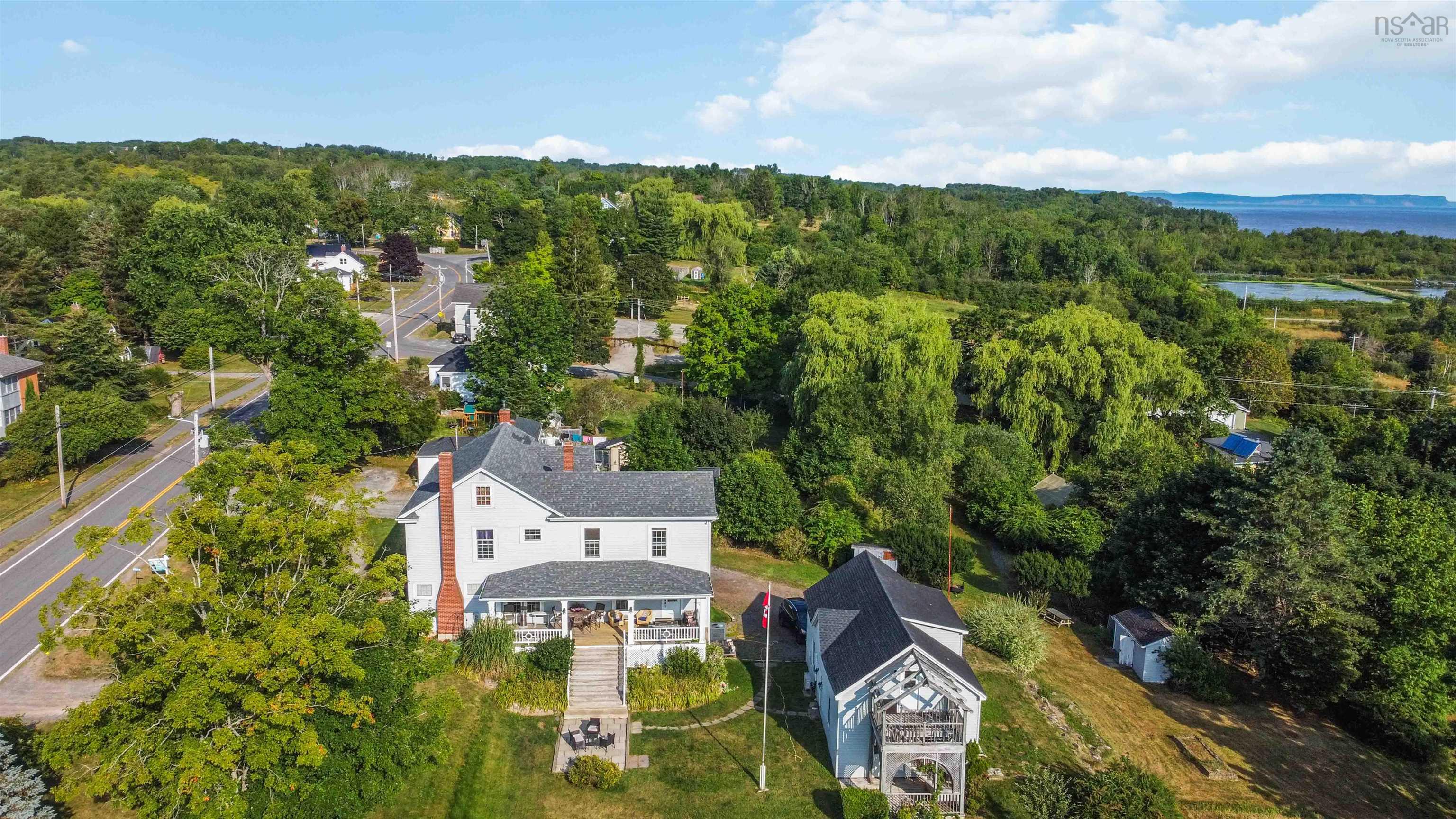 $599,900.00: 14019 Highway 1, Hants Border