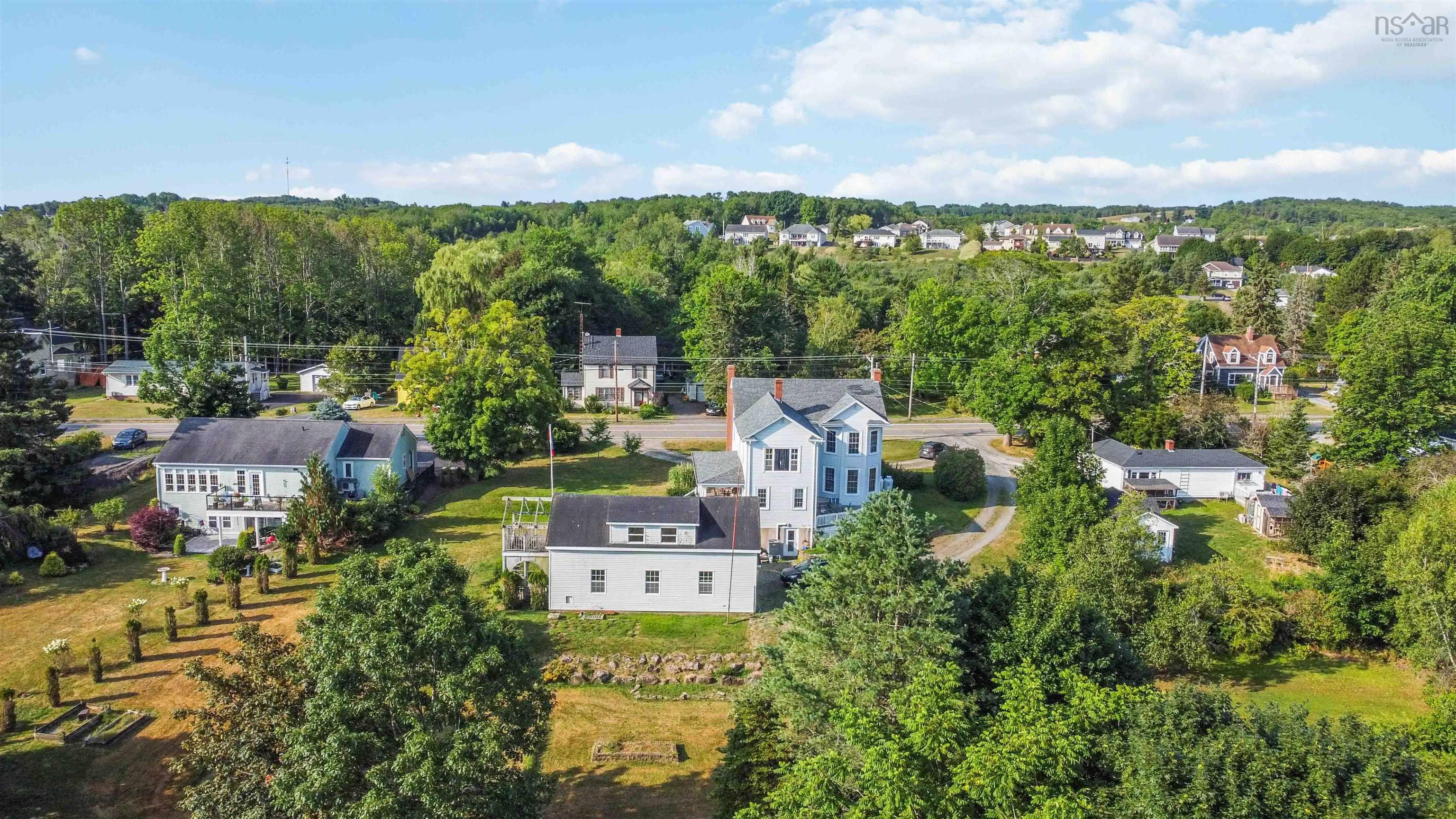 $599,900.00: 14019 Highway 1, Hants Border