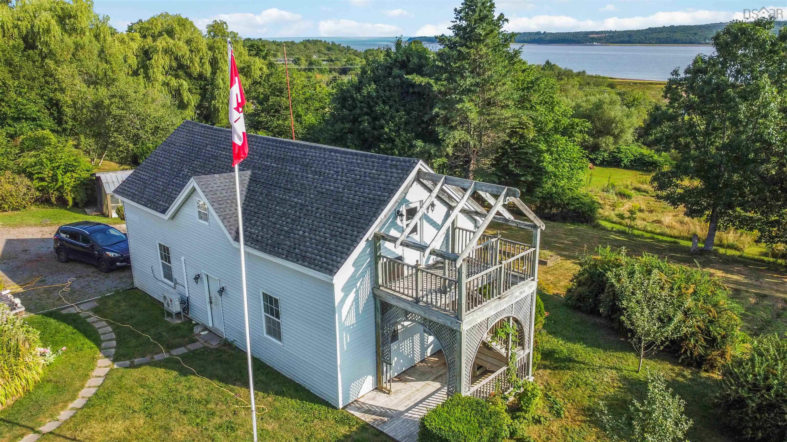$599,900.00: 14019 Highway 1, Hants Border