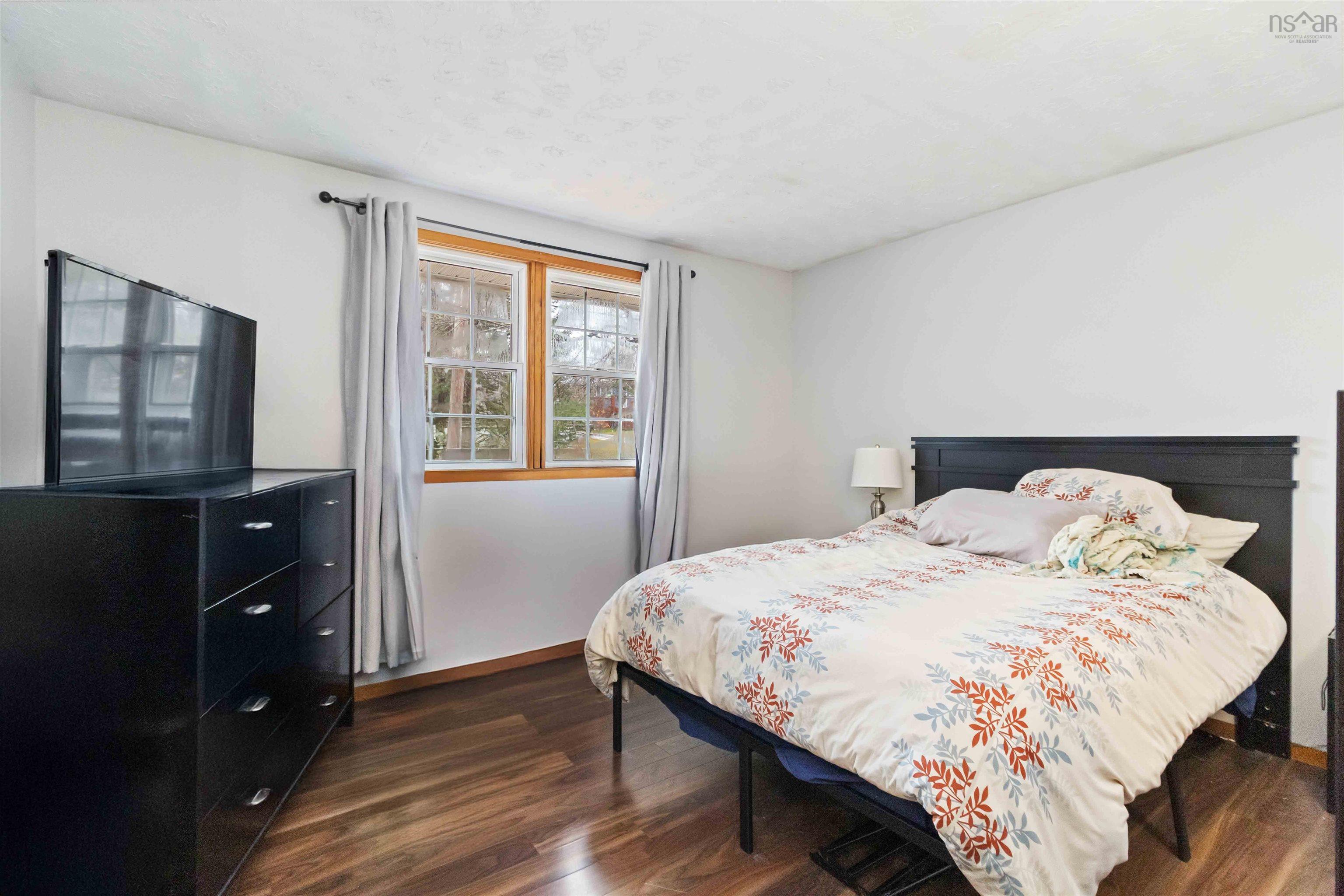 $399,900.00: 14 DUBLIN Avenue, Bridgewater