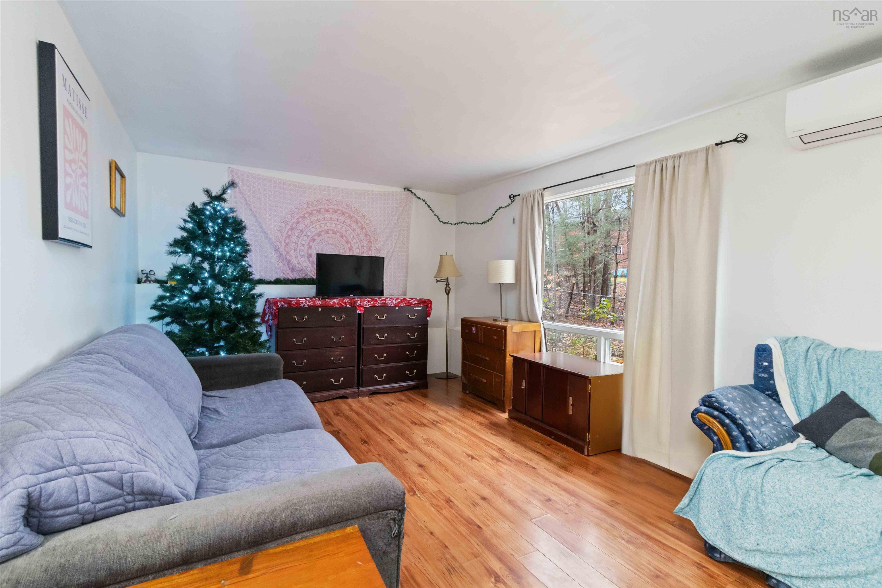 $399,900.00: 14 DUBLIN Avenue, Bridgewater