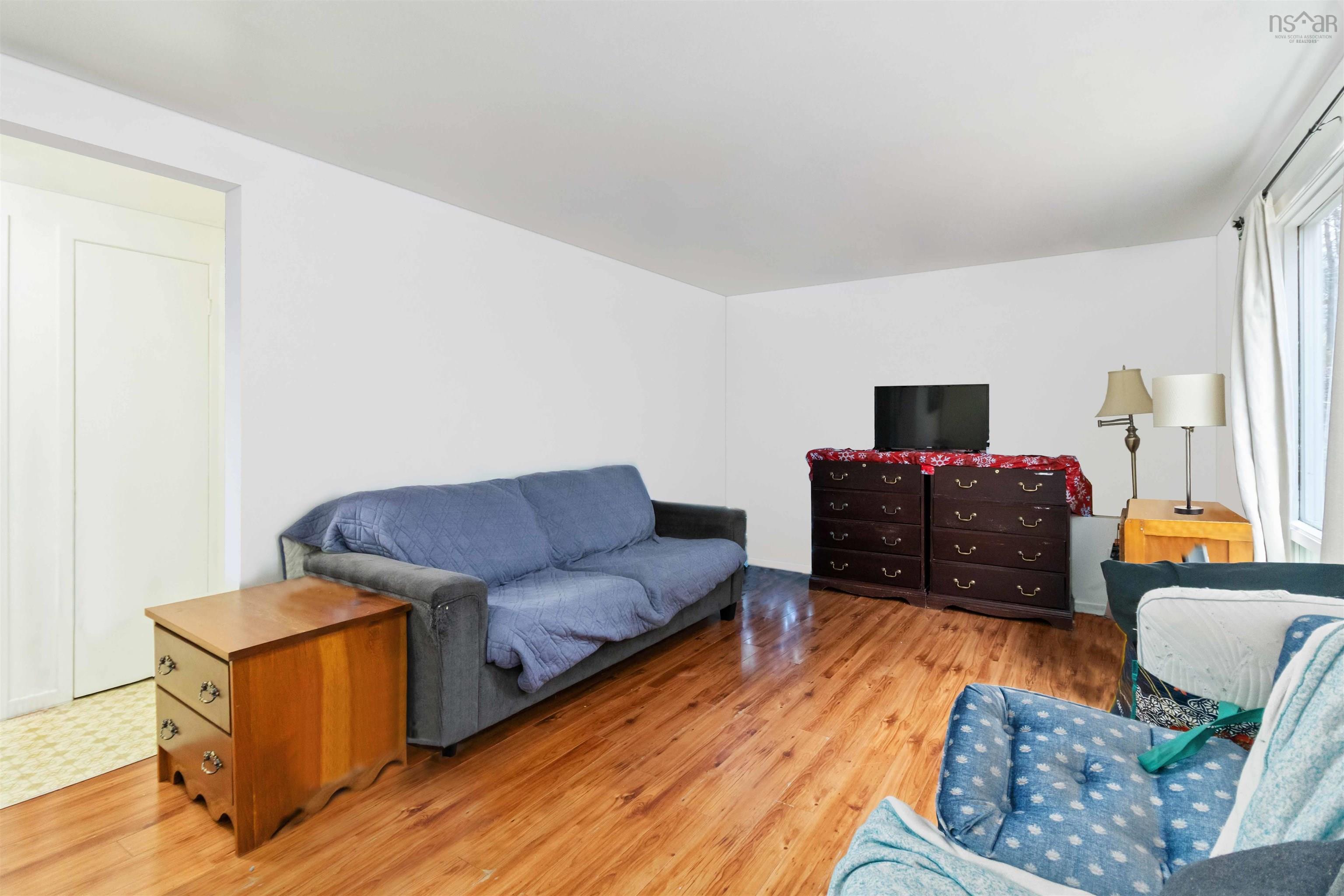 $399,900.00: 14 DUBLIN Avenue, Bridgewater