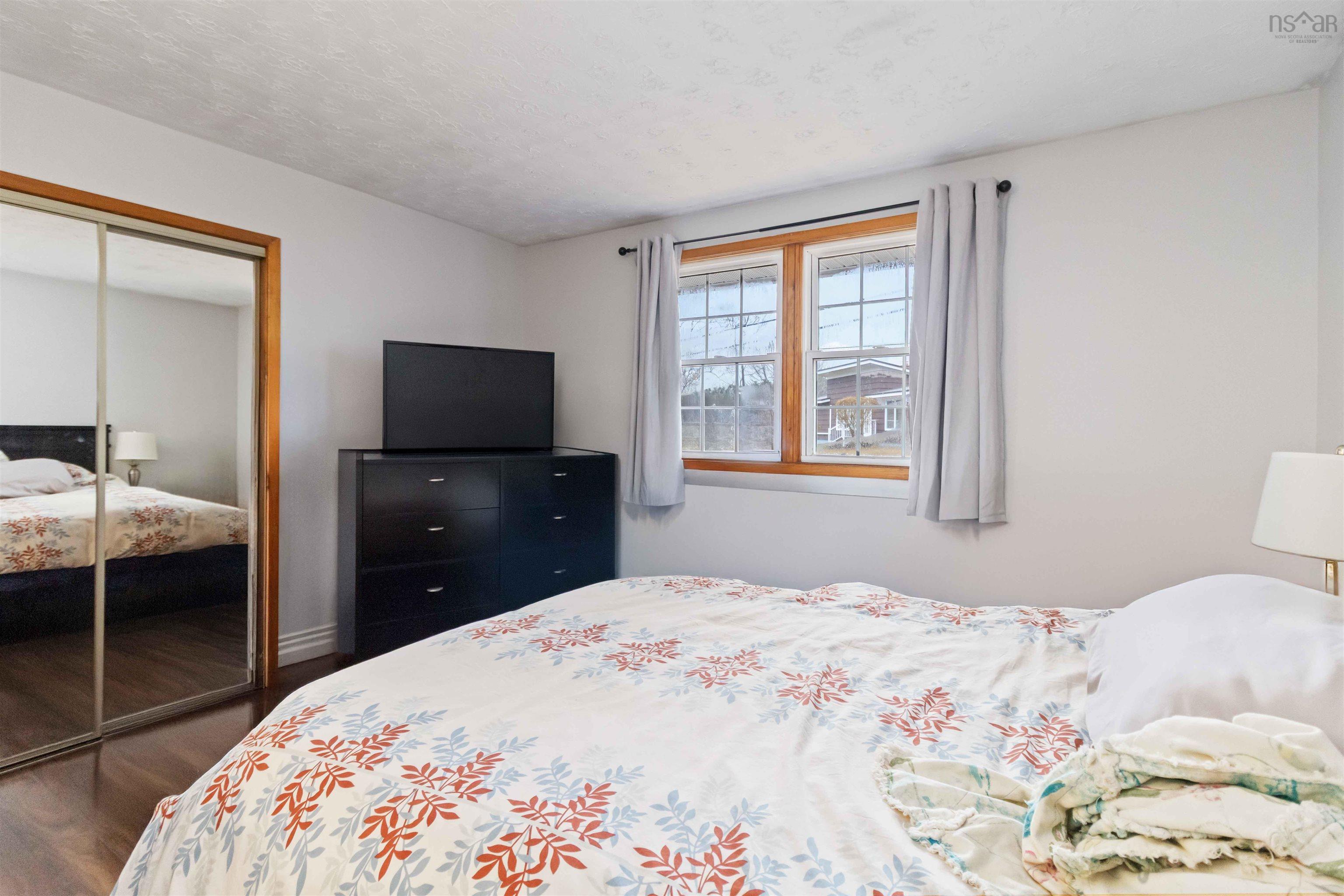 $399,900.00: 14 DUBLIN Avenue, Bridgewater