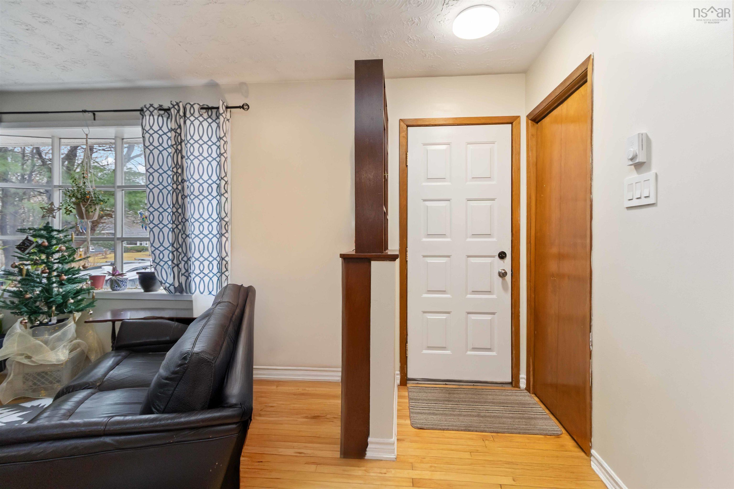 $399,900.00: 14 DUBLIN Avenue, Bridgewater