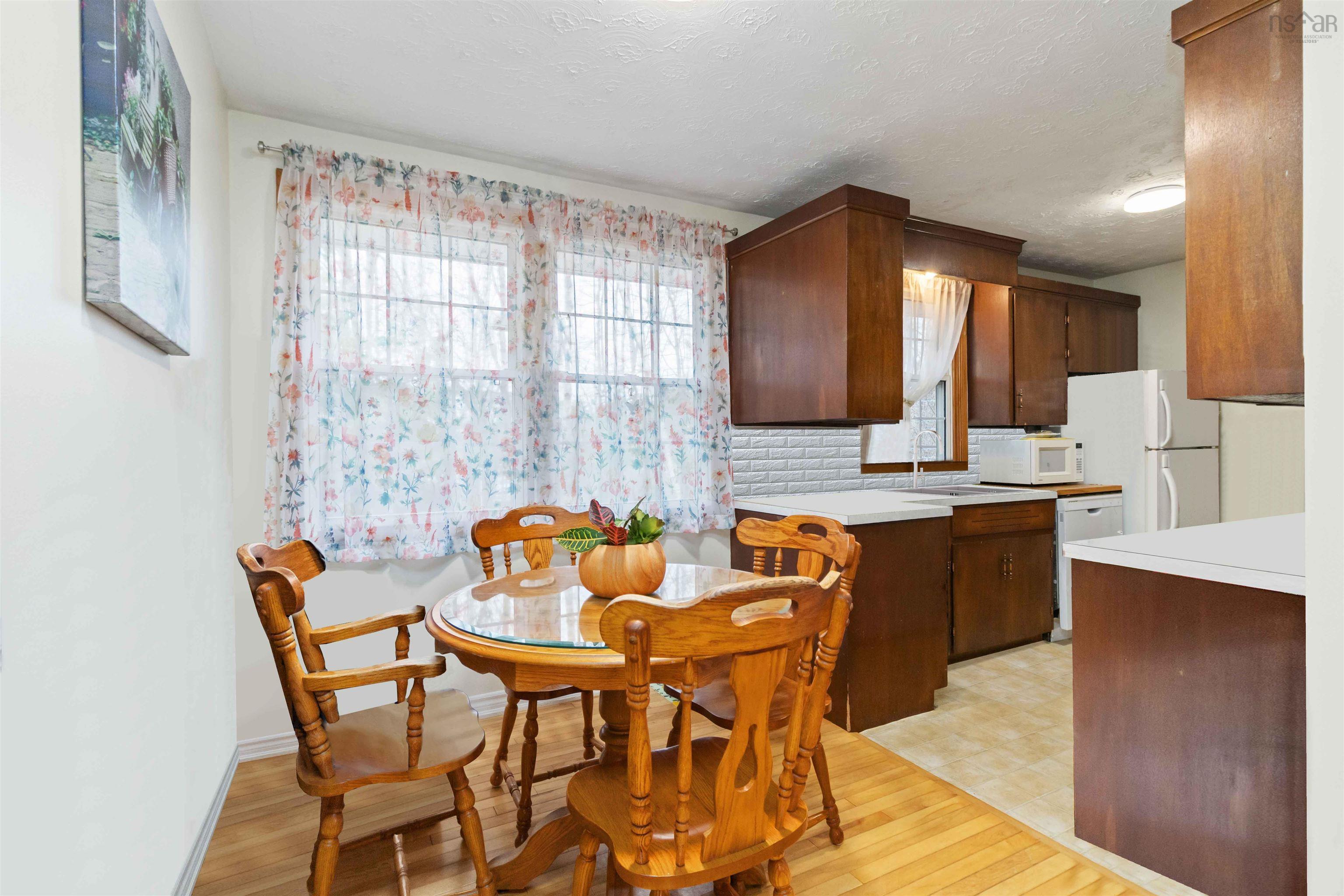 $399,900.00: 14 DUBLIN Avenue, Bridgewater