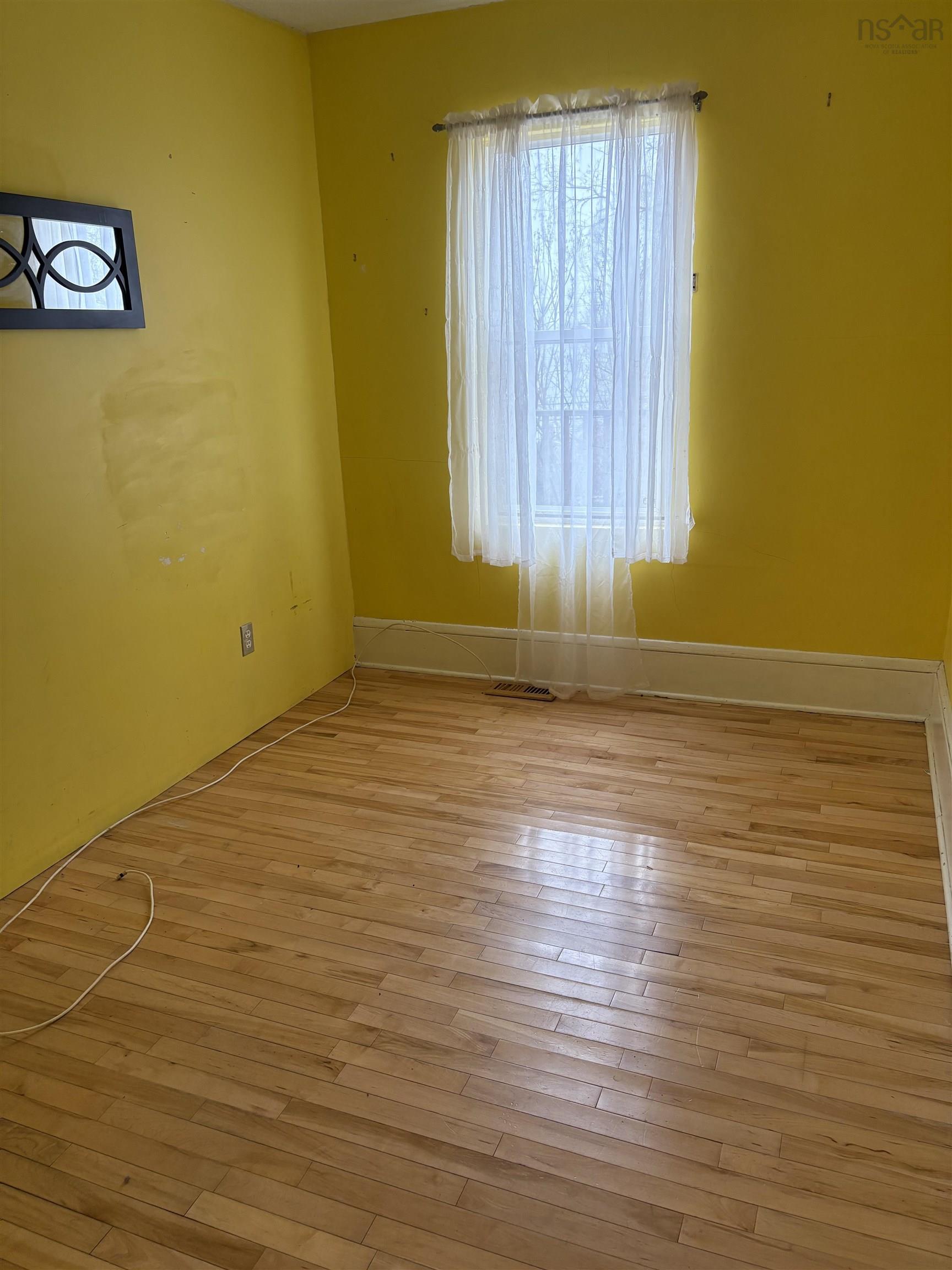 $149,900.00: 2162 New Waterford Highway, South Bar