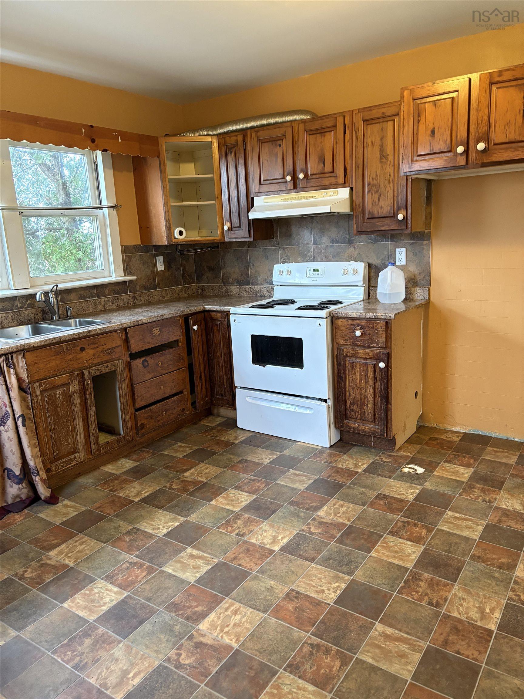 $149,900.00: 2162 New Waterford Highway, South Bar