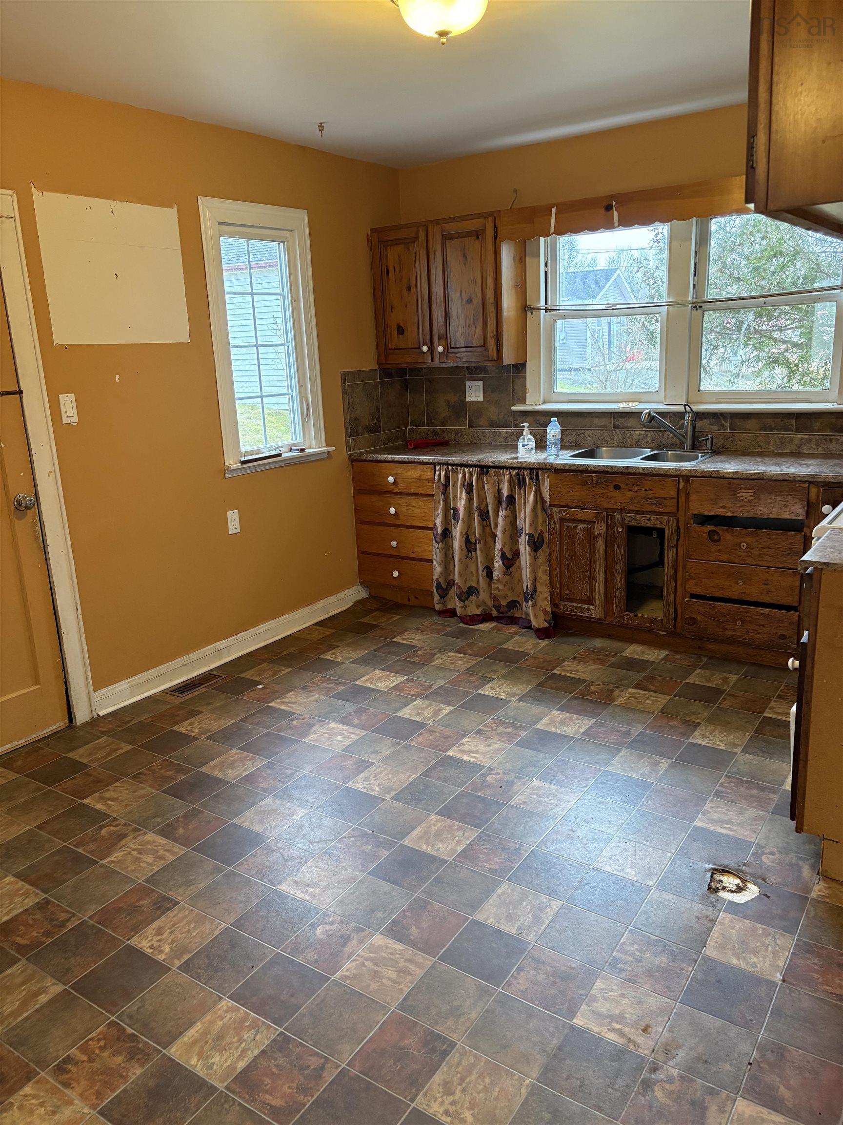 $149,900.00: 2162 New Waterford Highway, South Bar