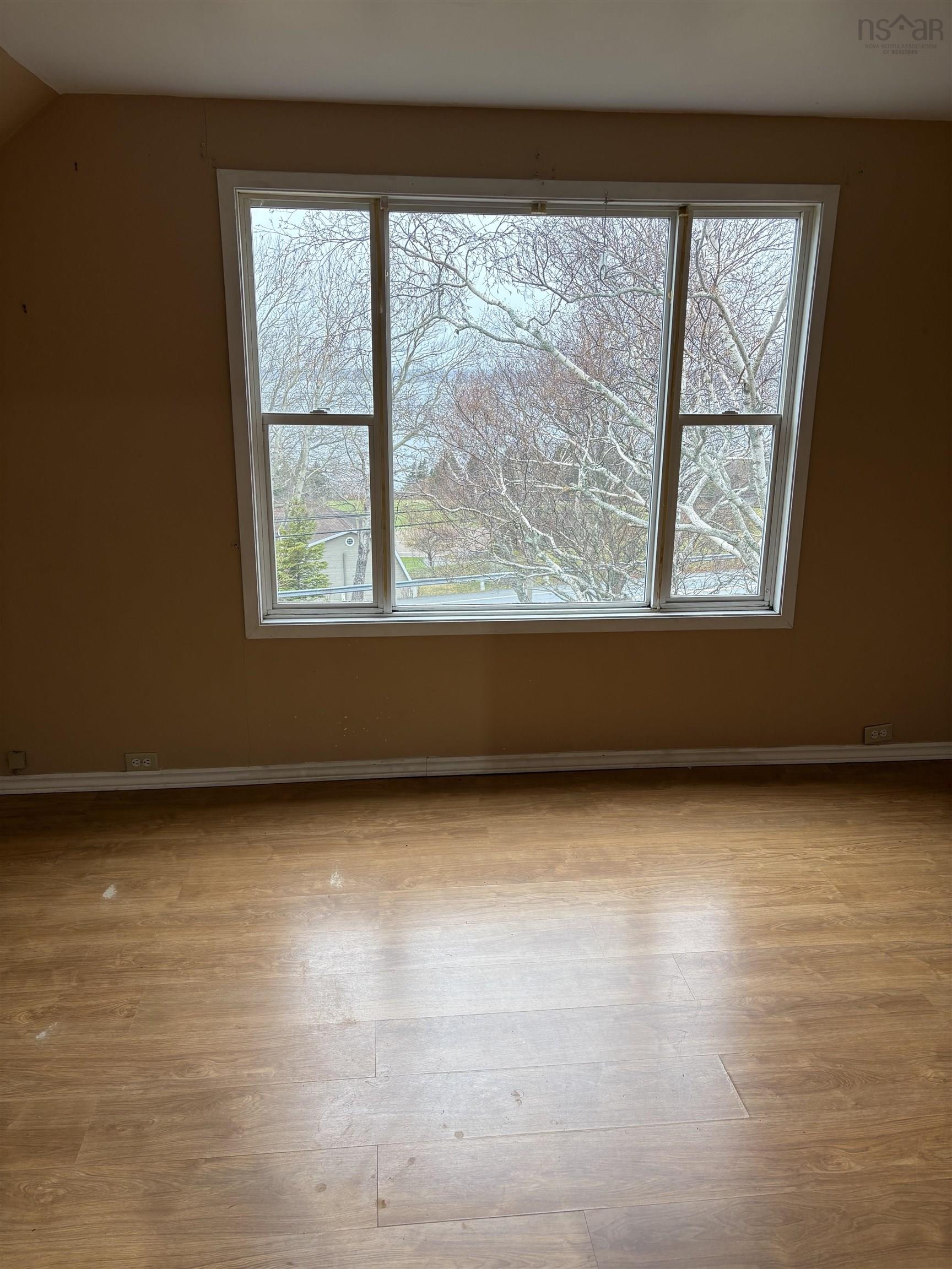 $149,900.00: 2162 New Waterford Highway, South Bar