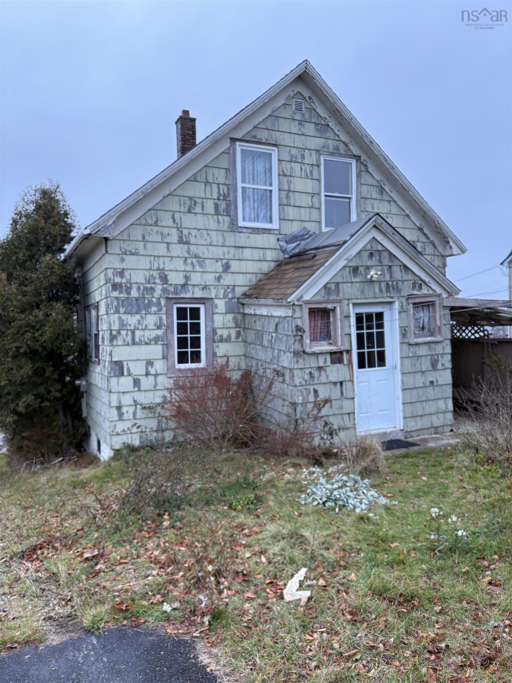 $149,900.00: 2162 New Waterford Highway, South Bar