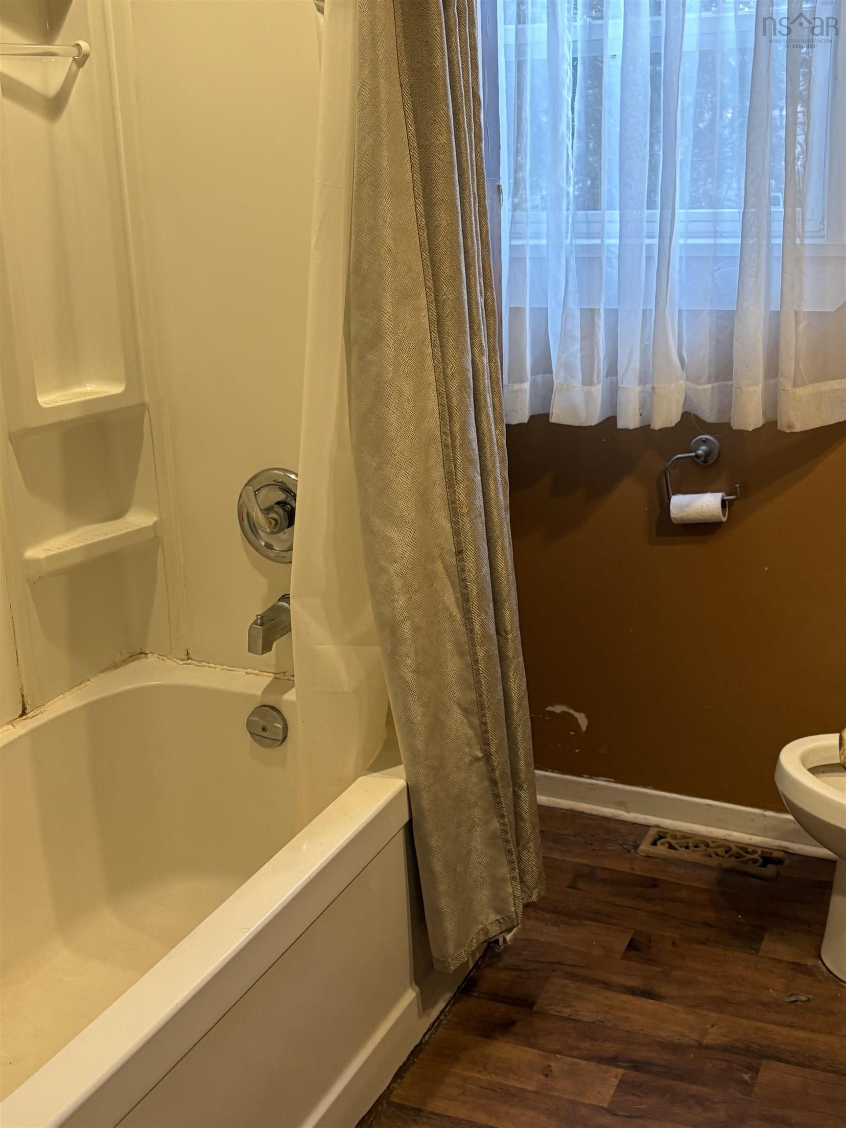 $149,900.00: 2162 New Waterford Highway, South Bar