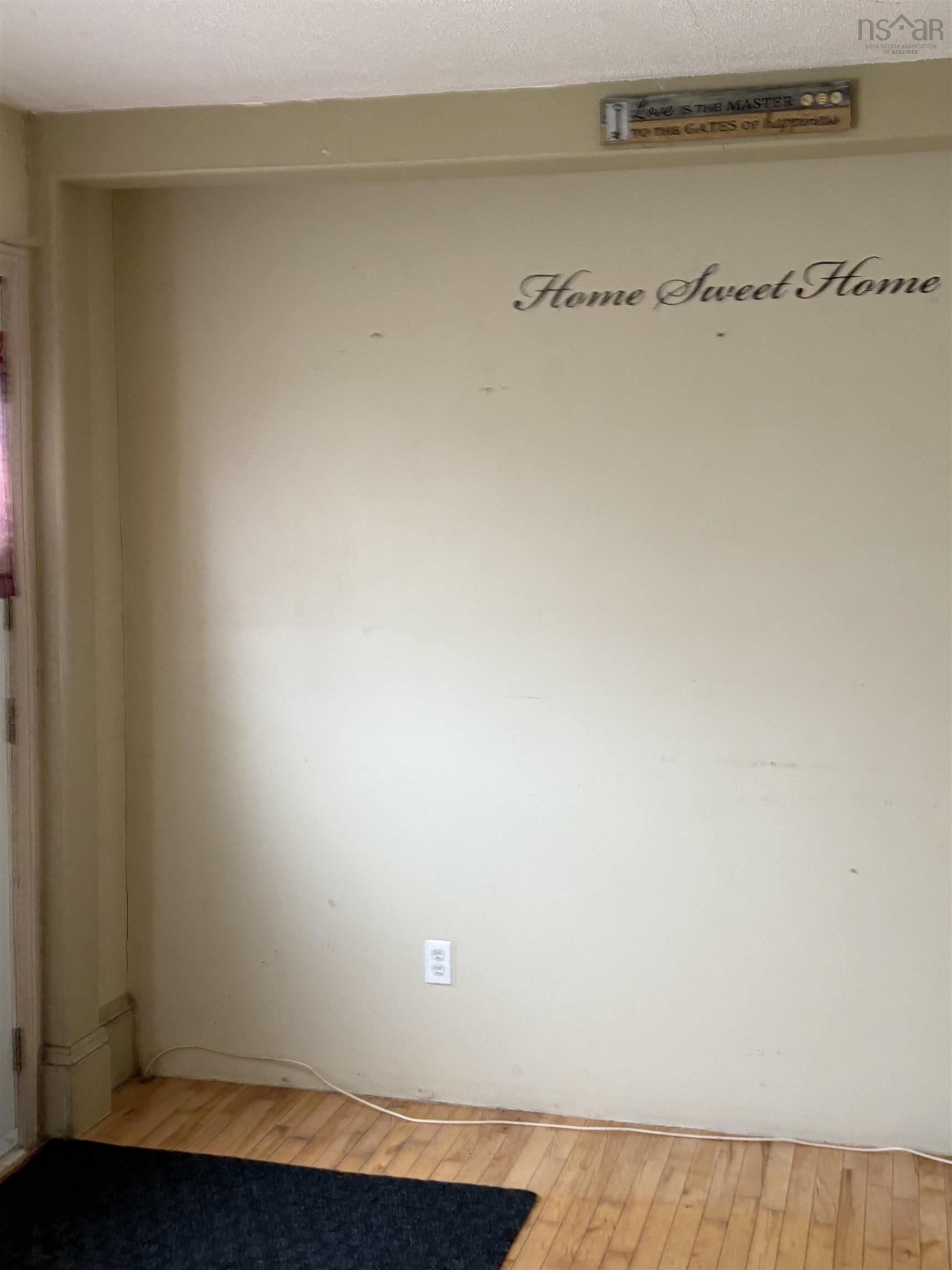 $149,900.00: 2162 New Waterford Highway, South Bar