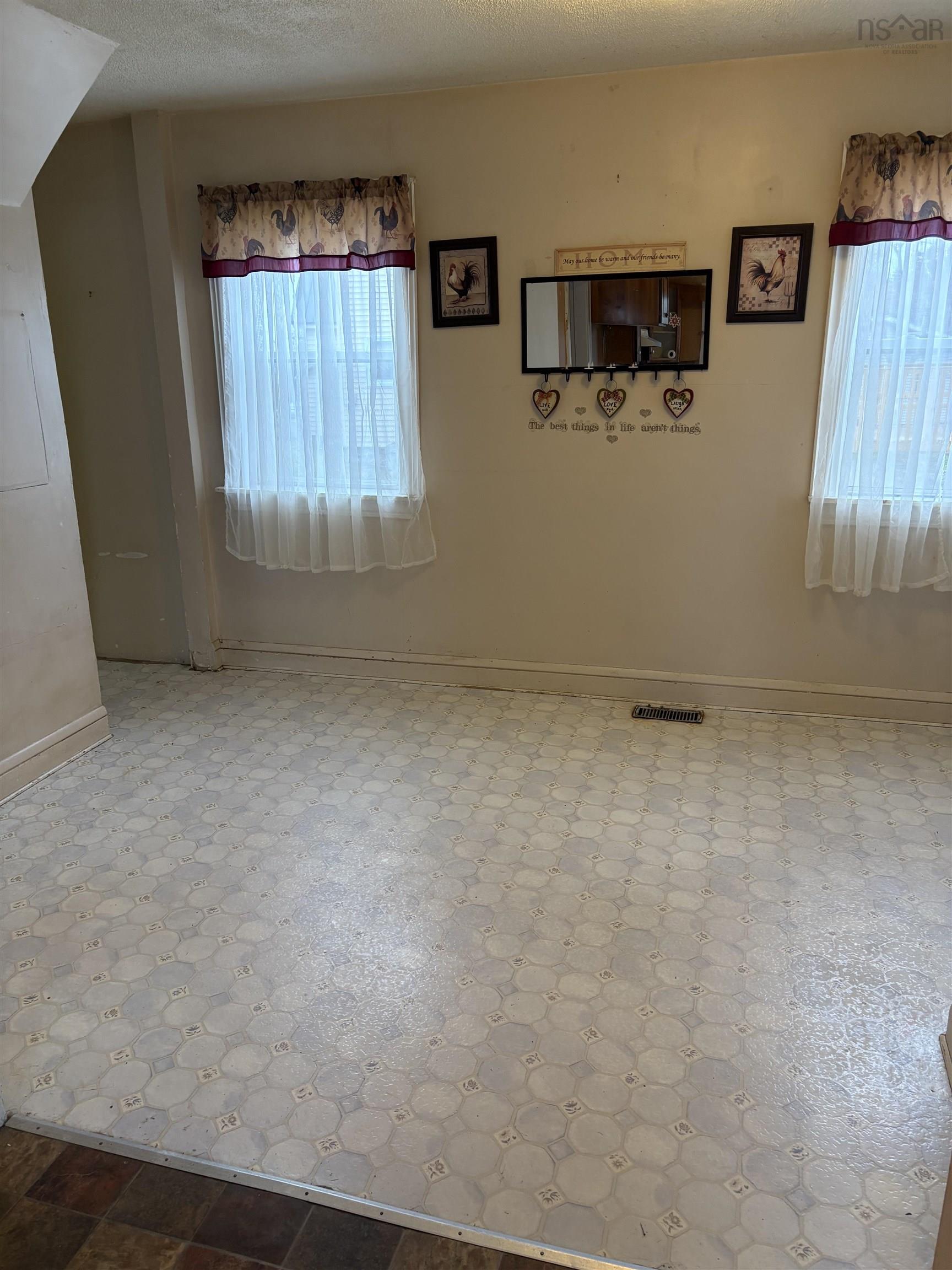 $149,900.00: 2162 New Waterford Highway, South Bar