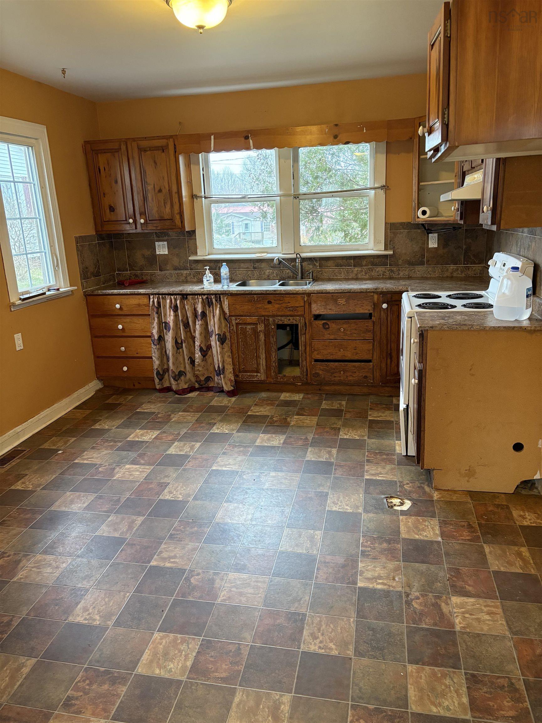 $149,900.00: 2162 New Waterford Highway, South Bar