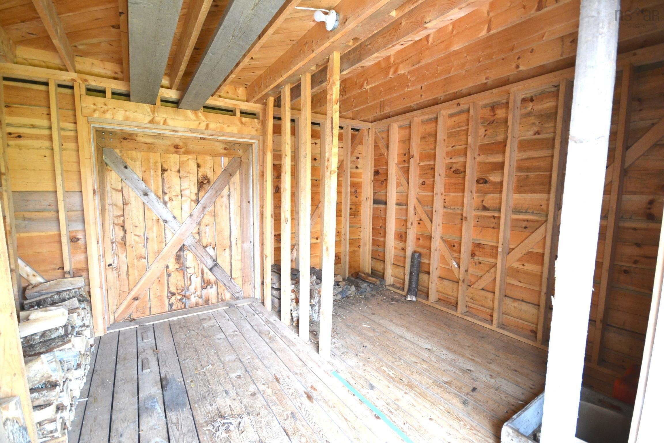 $699,000.00: 3964 332 Highway, Riverport