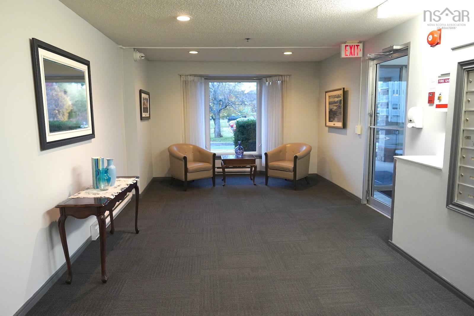 $369,900.00: 410 87 Kearney Lake Road, Halifax