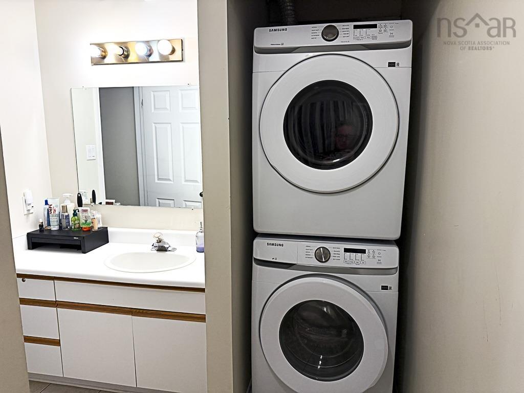 $369,900.00: 410 87 Kearney Lake Road, Halifax