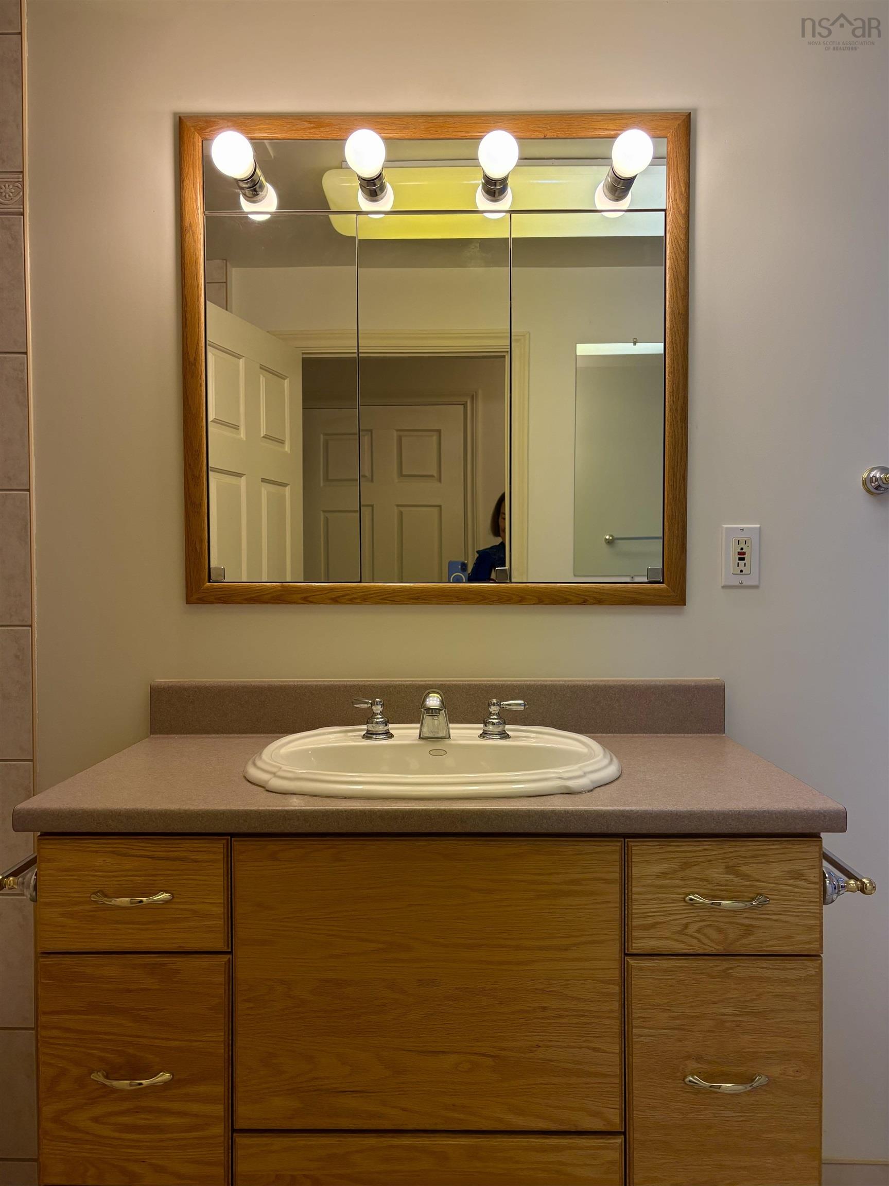 $600,000.00: 5632 Little Harbour Road, Little Harbour