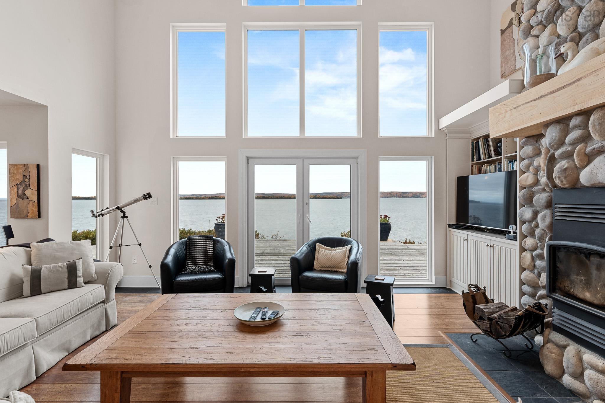 $825,000.00: 1114 Mackenzie Point Road, West Bay Marshes