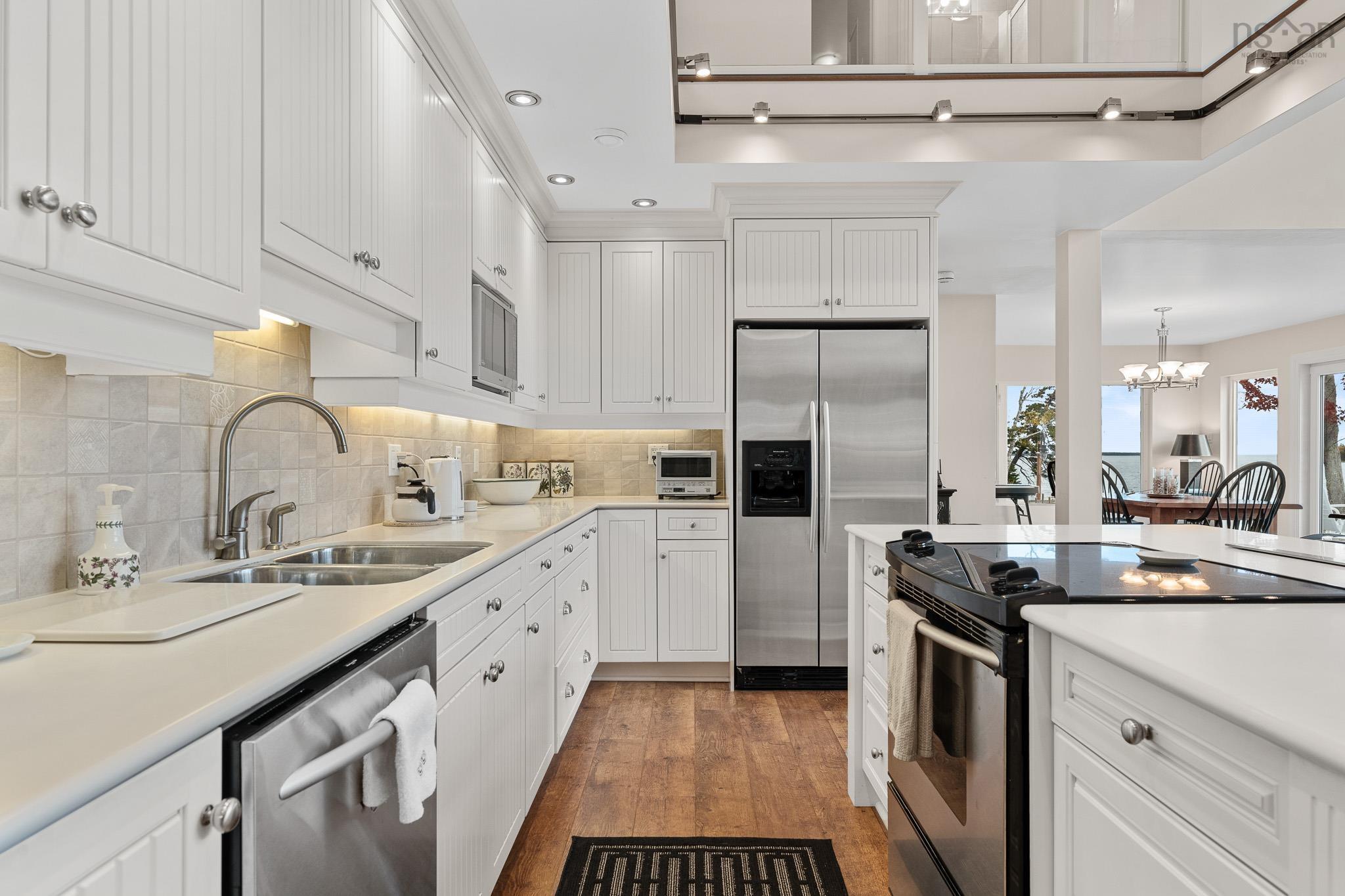 $825,000.00: 1114 Mackenzie Point Road, West Bay Marshes