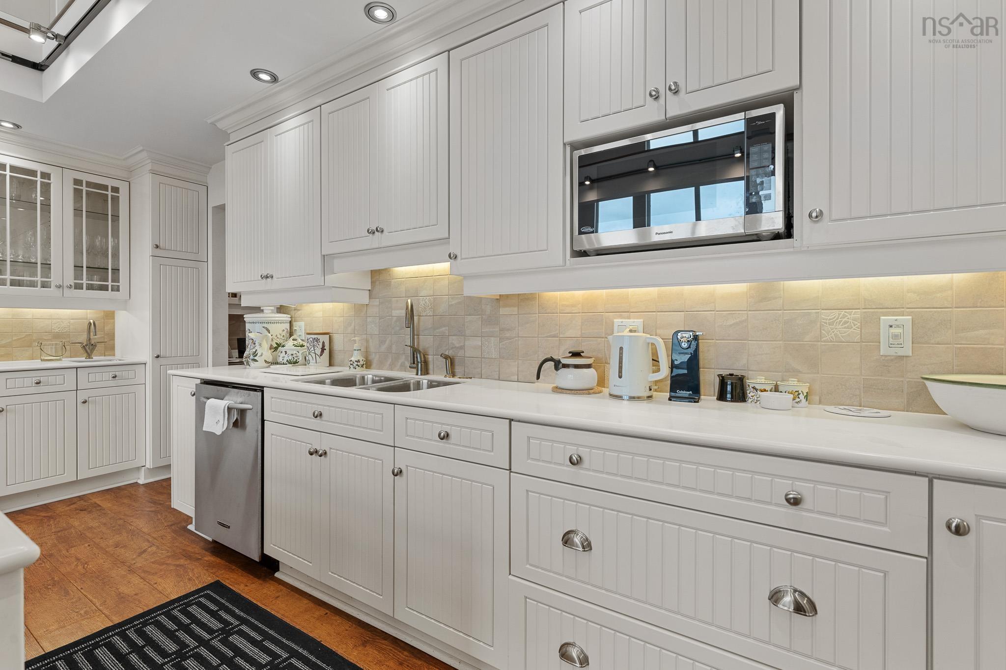 $825,000.00: 1114 Mackenzie Point Road, West Bay Marshes