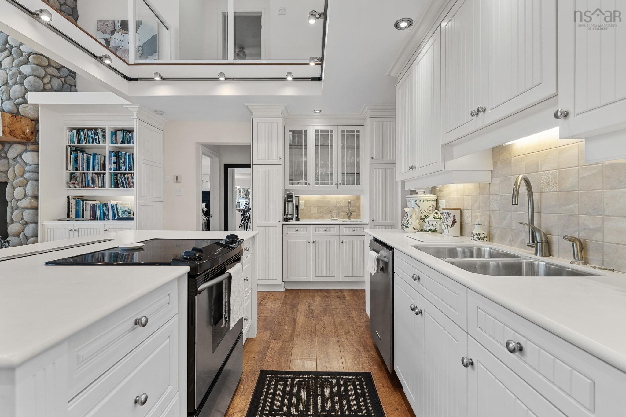 $825,000.00: 1114 Mackenzie Point Road, West Bay Marshes