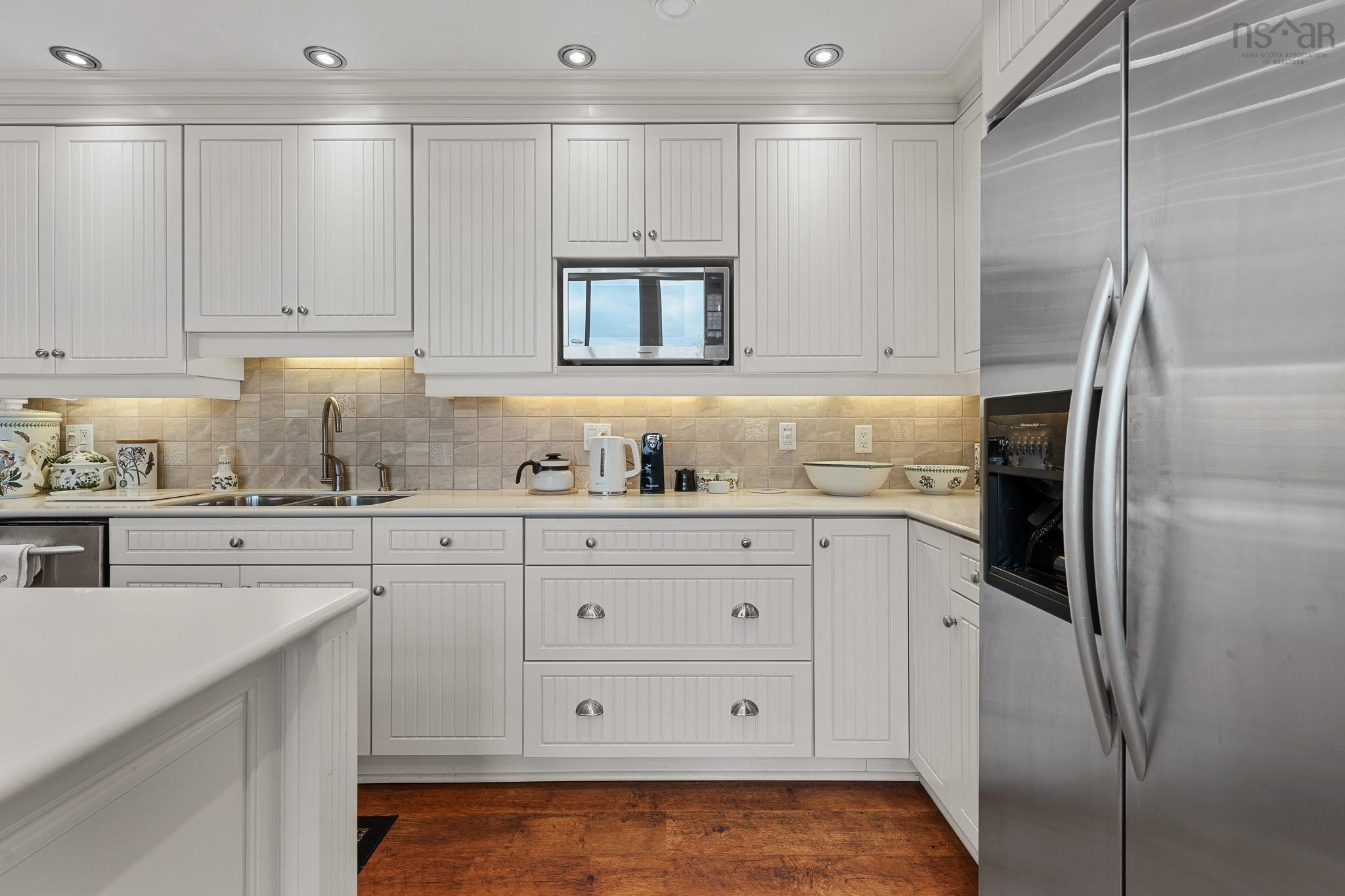 $825,000.00: 1114 Mackenzie Point Road, West Bay Marshes