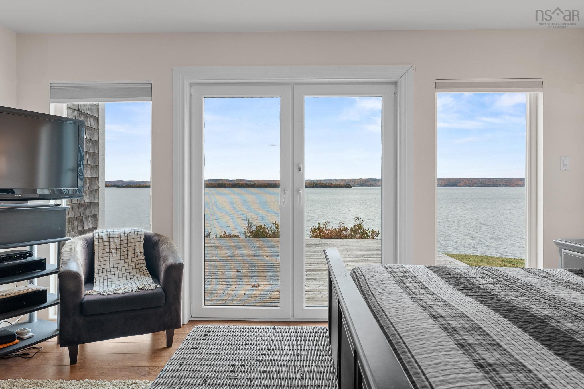 $825,000.00: 1114 Mackenzie Point Road, West Bay Marshes