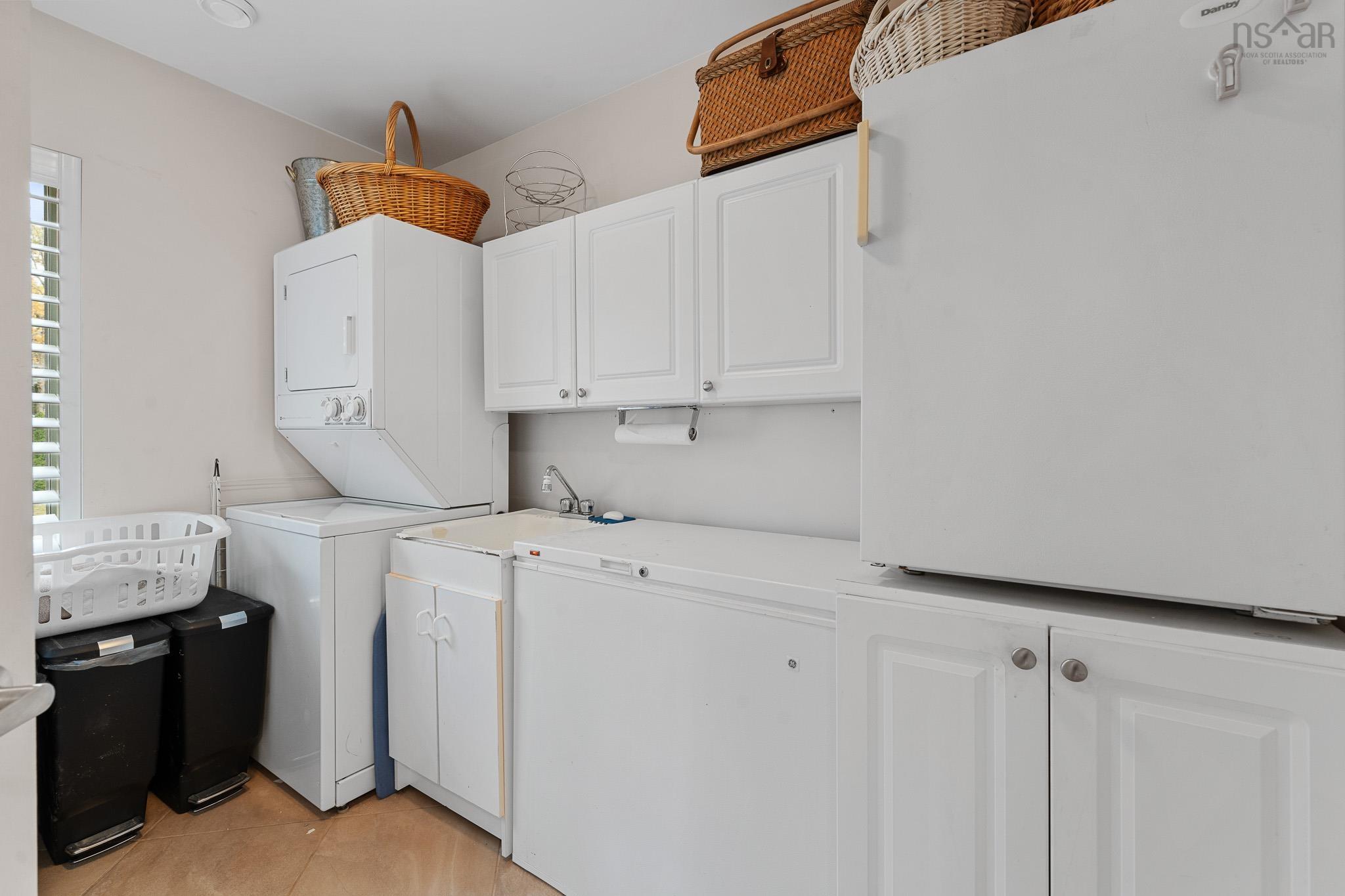 $825,000.00: 1114 Mackenzie Point Road, West Bay Marshes