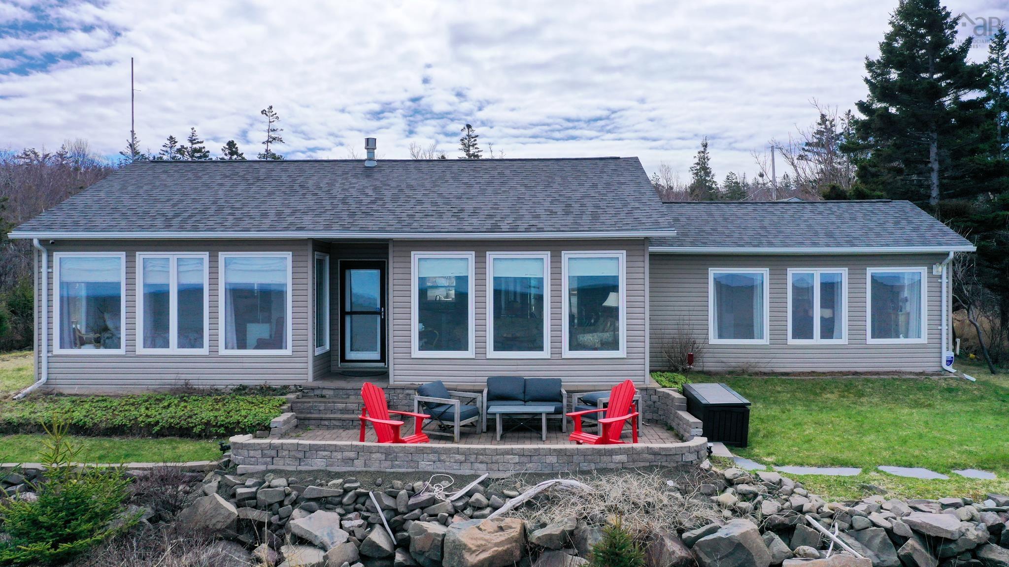 $595,000.00: 59 Sunset Avenue, Phinneys Cove