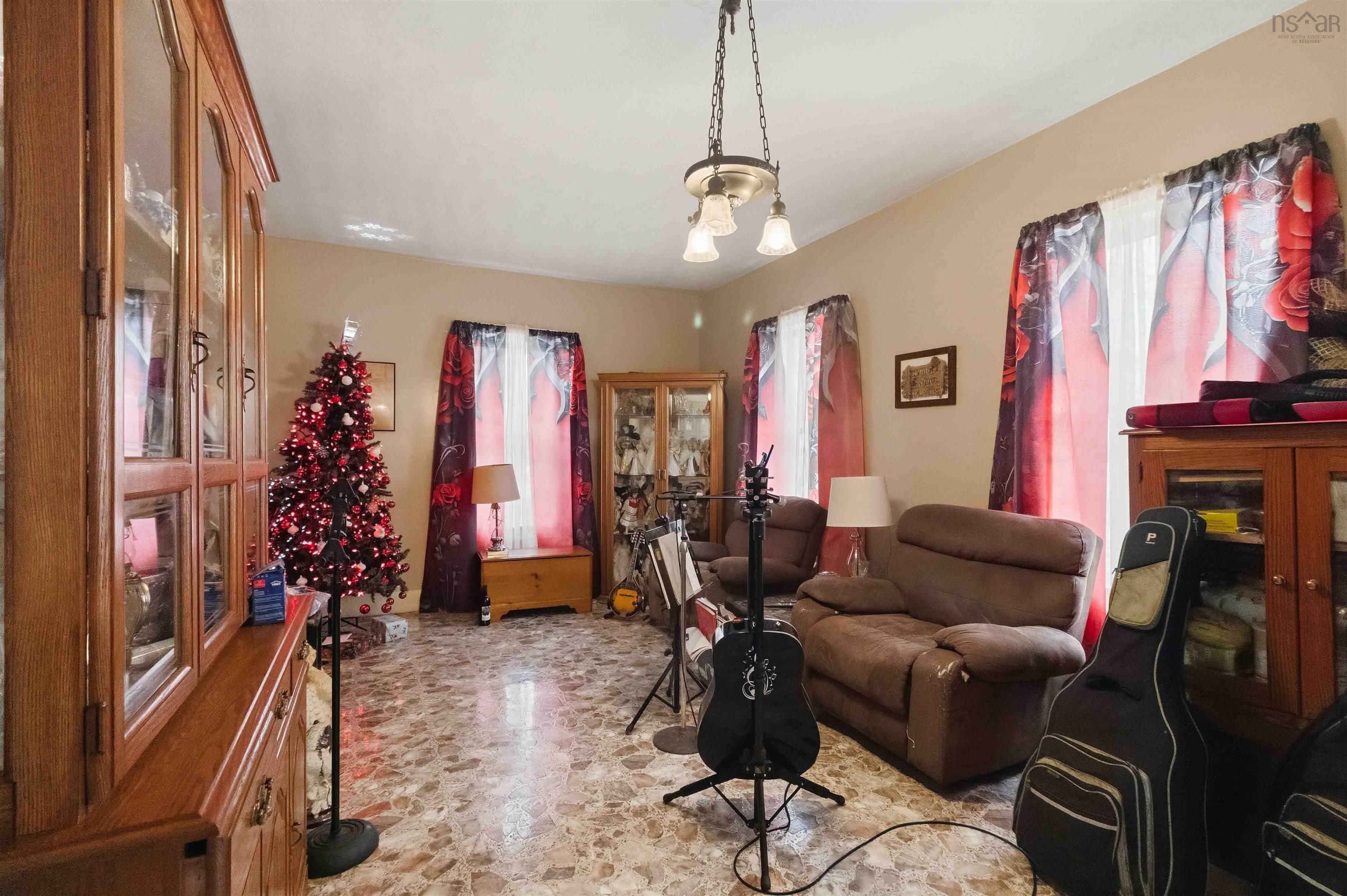 $265,000.00: 9773 Highway 8, Caledonia