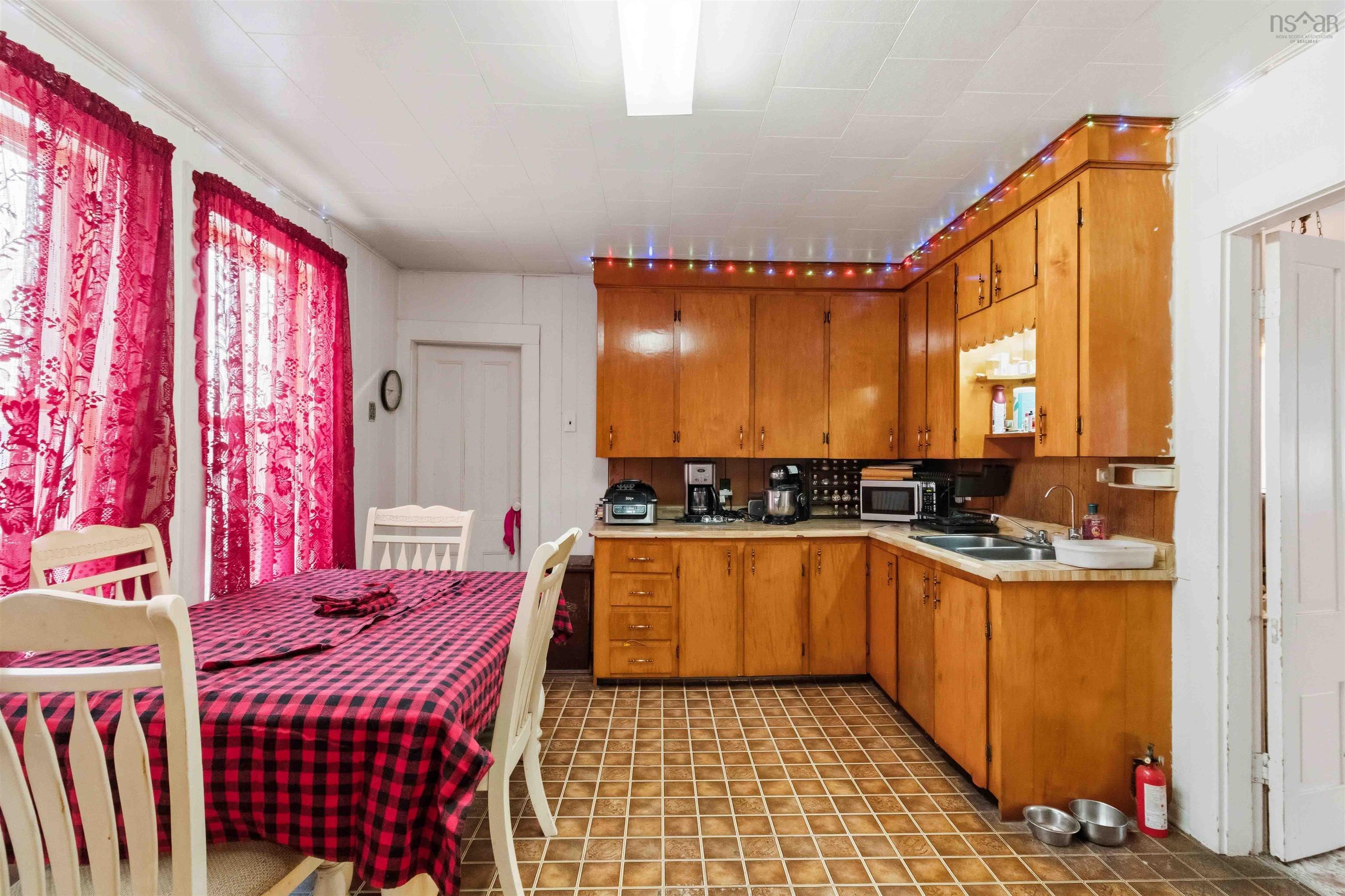 $265,000.00: 9773 Highway 8, Caledonia