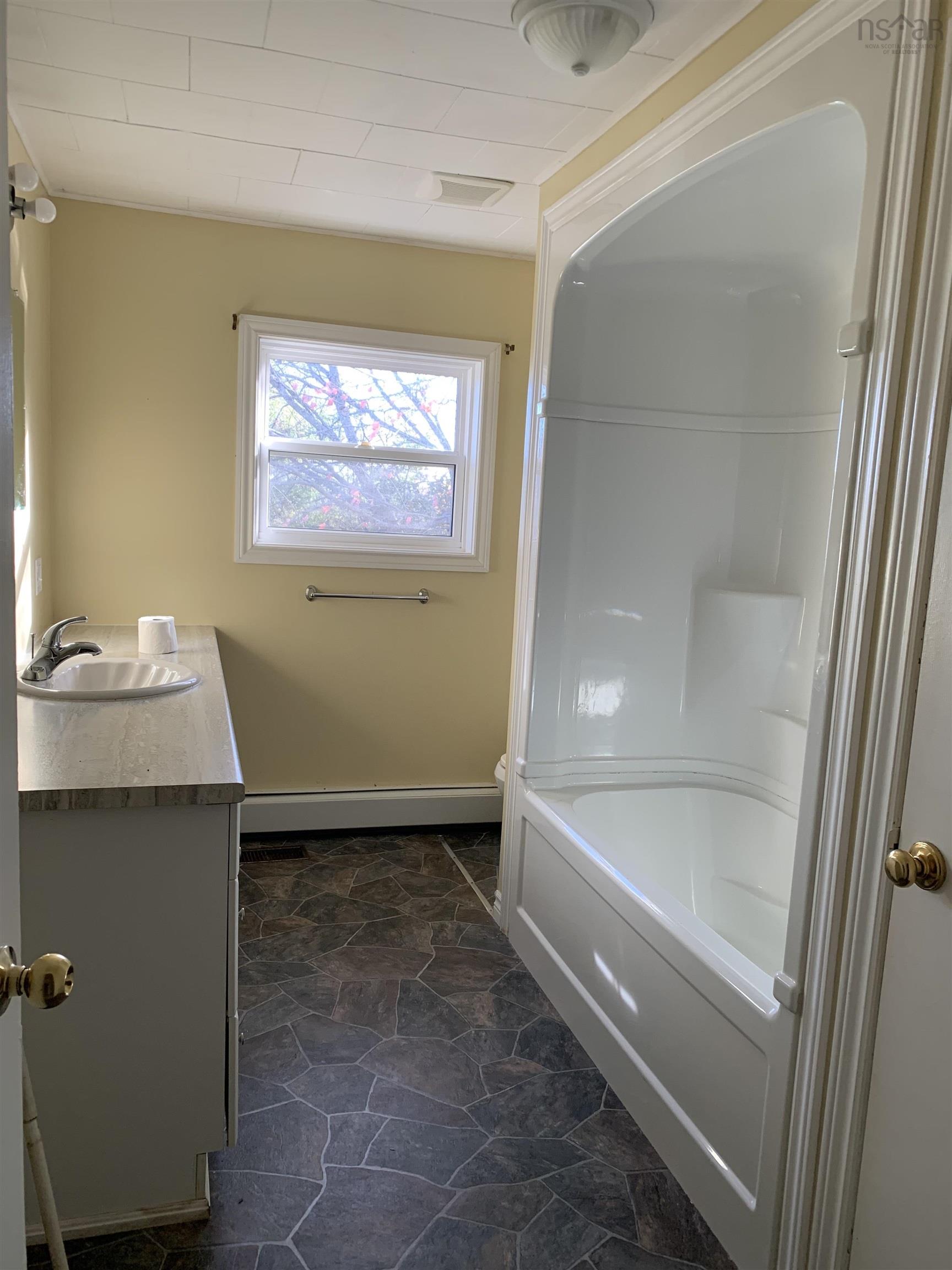 $269,000.00: 86 Third Avenue, Digby