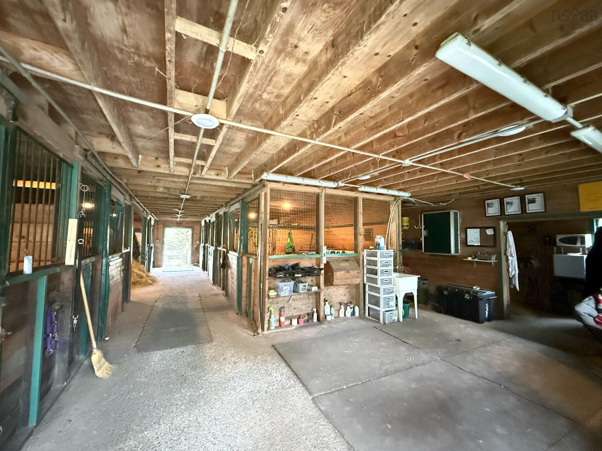 $1,250,000.00: 401 Highway 1, Mount Uniacke