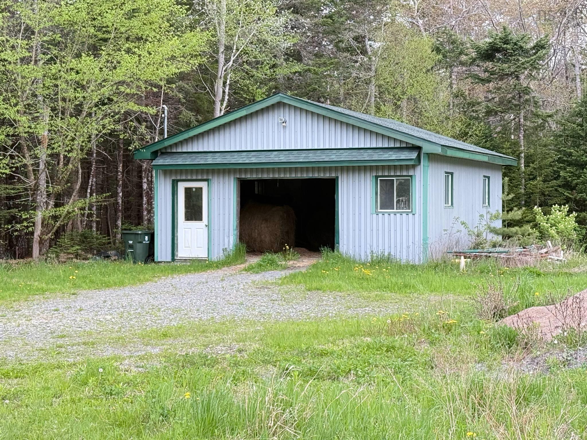 $1,250,000.00: 401 Highway 1, Mount Uniacke