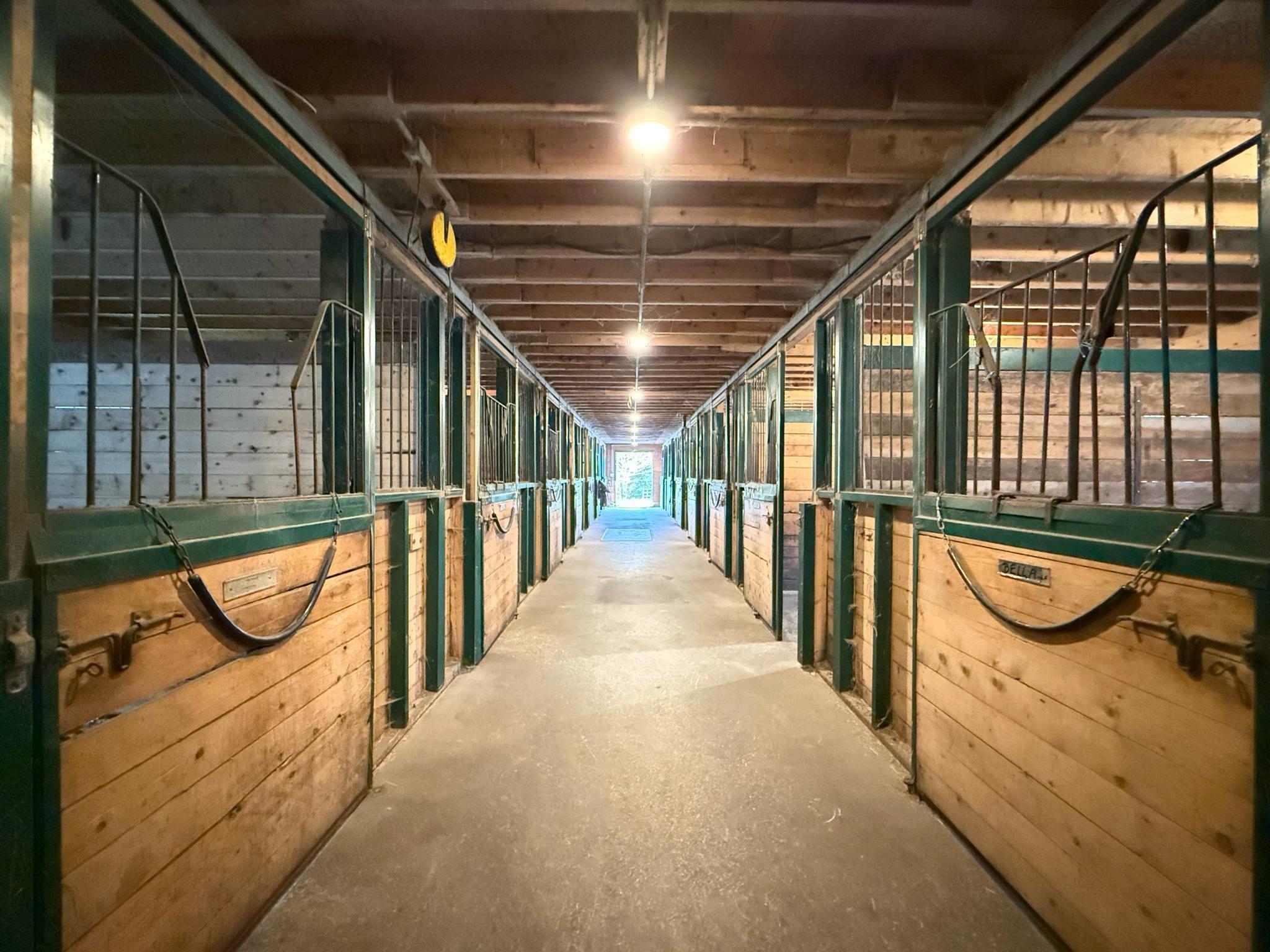 $1,250,000.00: 401 Highway 1, Mount Uniacke