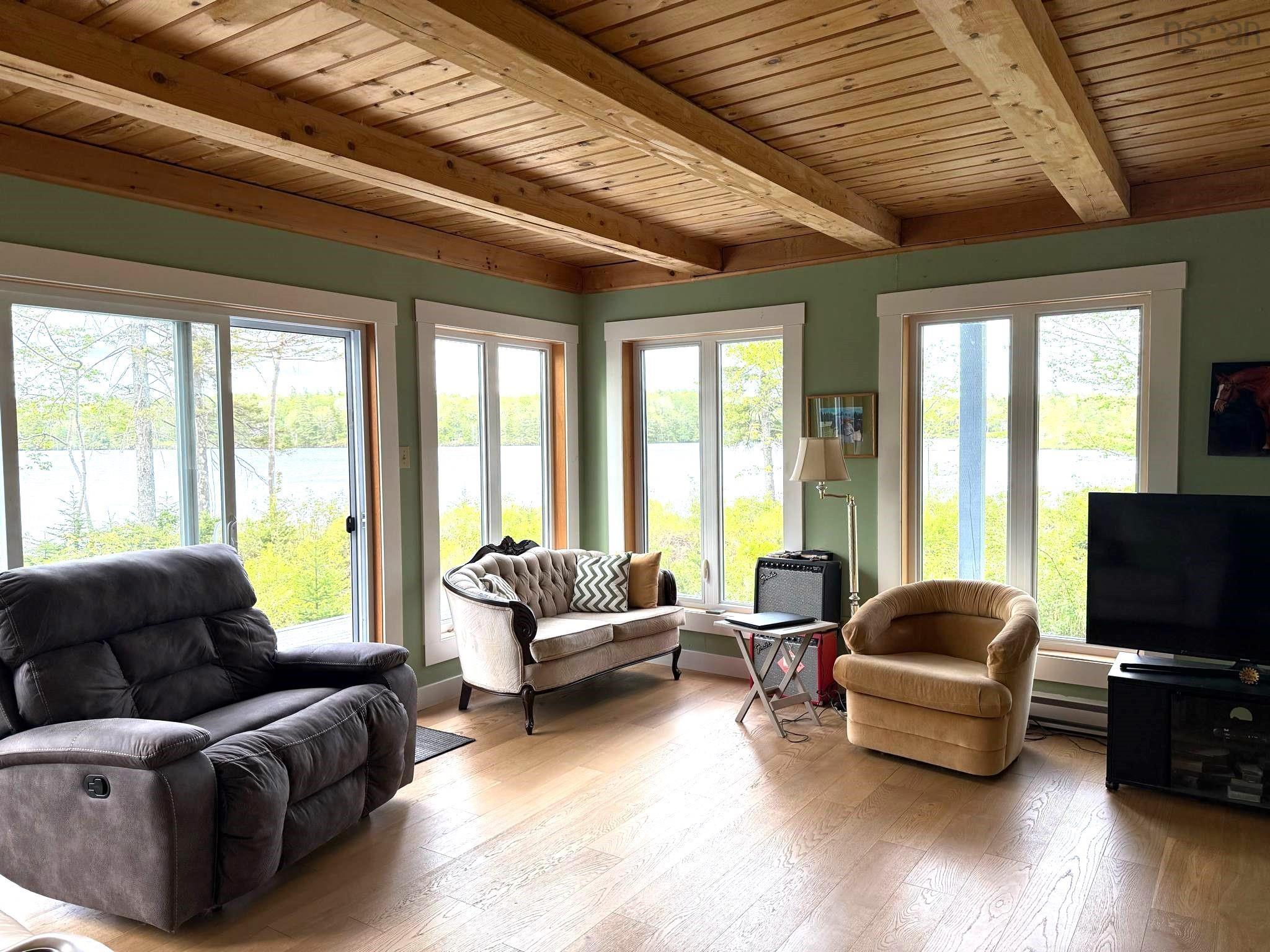 $1,250,000.00: 401 Highway 1, Mount Uniacke