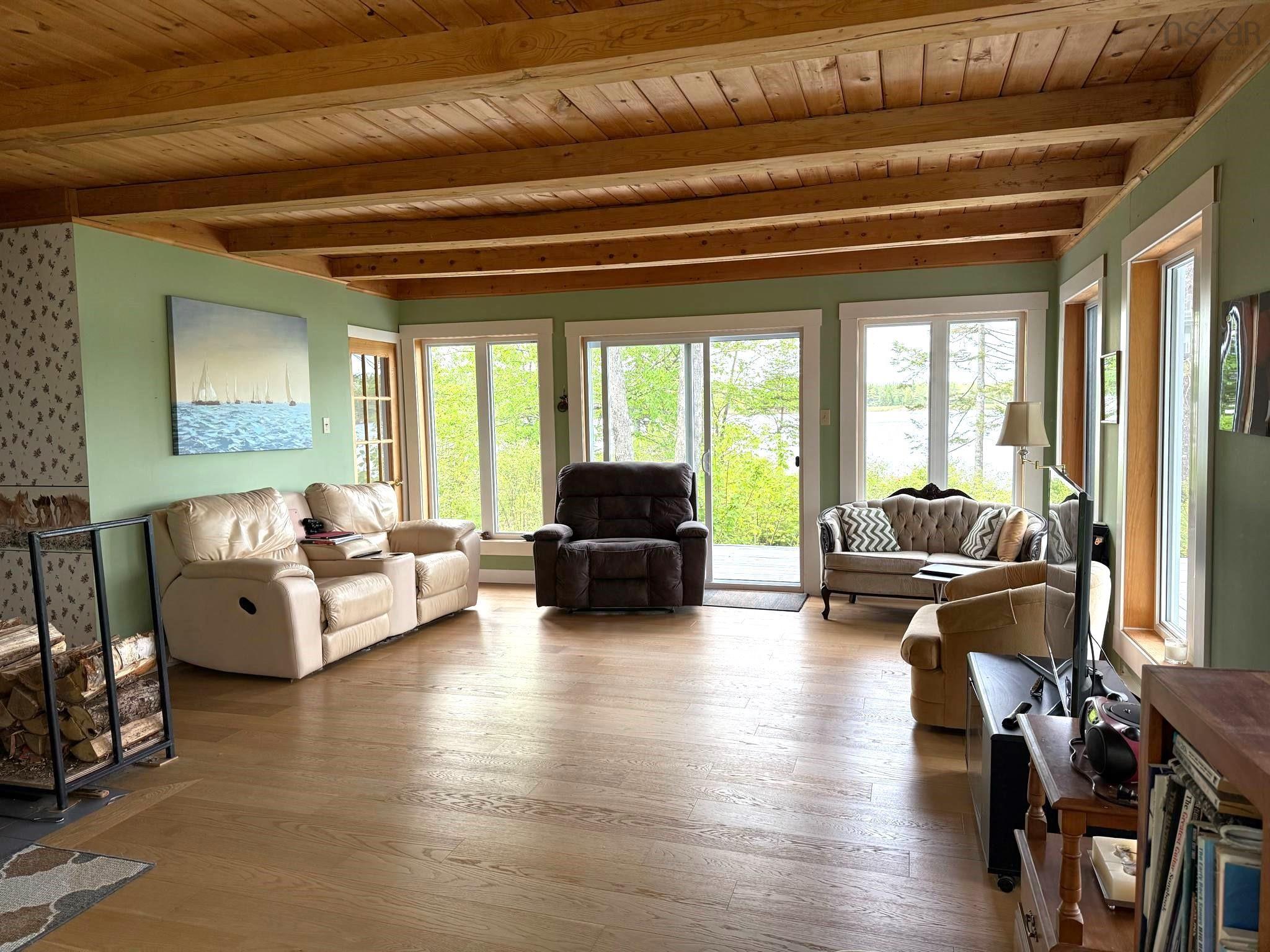 $1,250,000.00: 401 Highway 1, Mount Uniacke