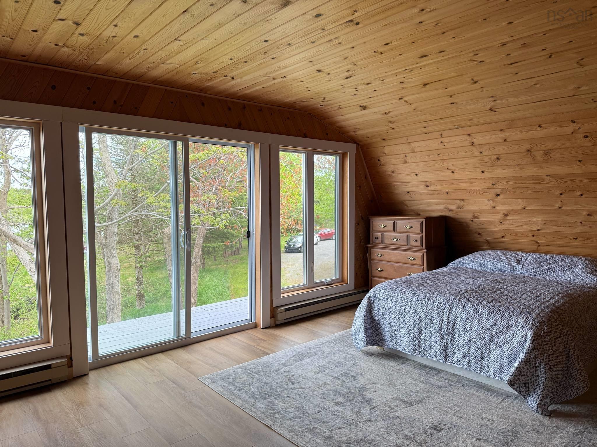 $1,250,000.00: 401 Highway 1, Mount Uniacke