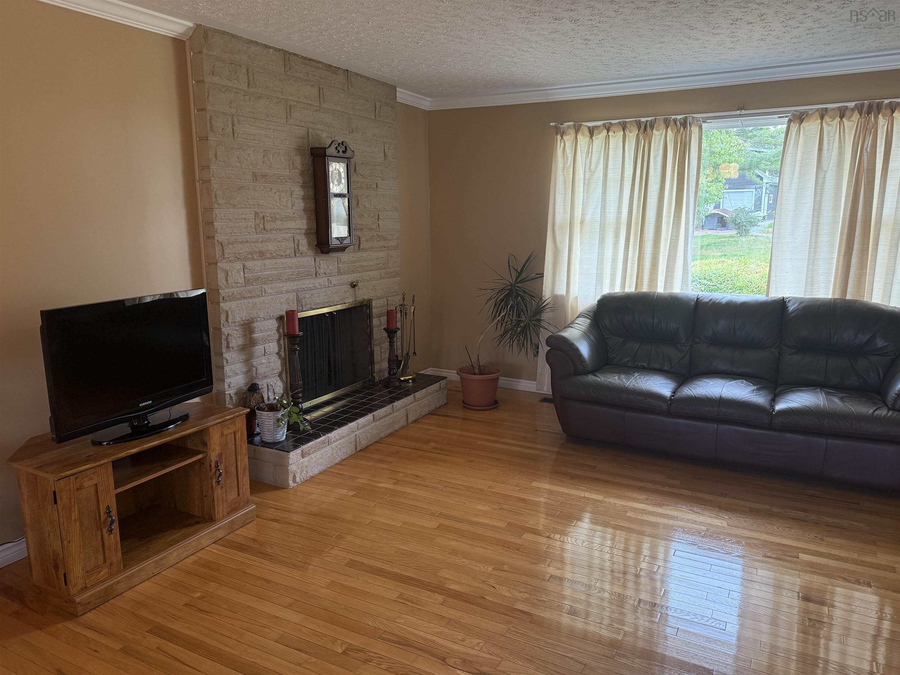 $439,900.00: 21 John Murray Drive, Enfield