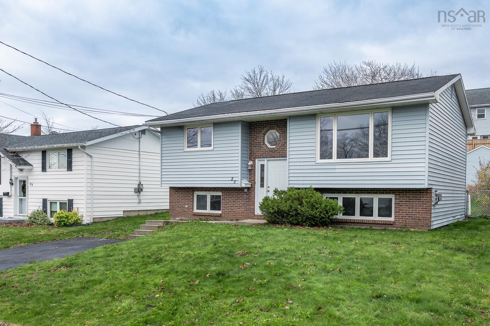 $514,999.00: 25 La Pierre Crescent, Woodlawn