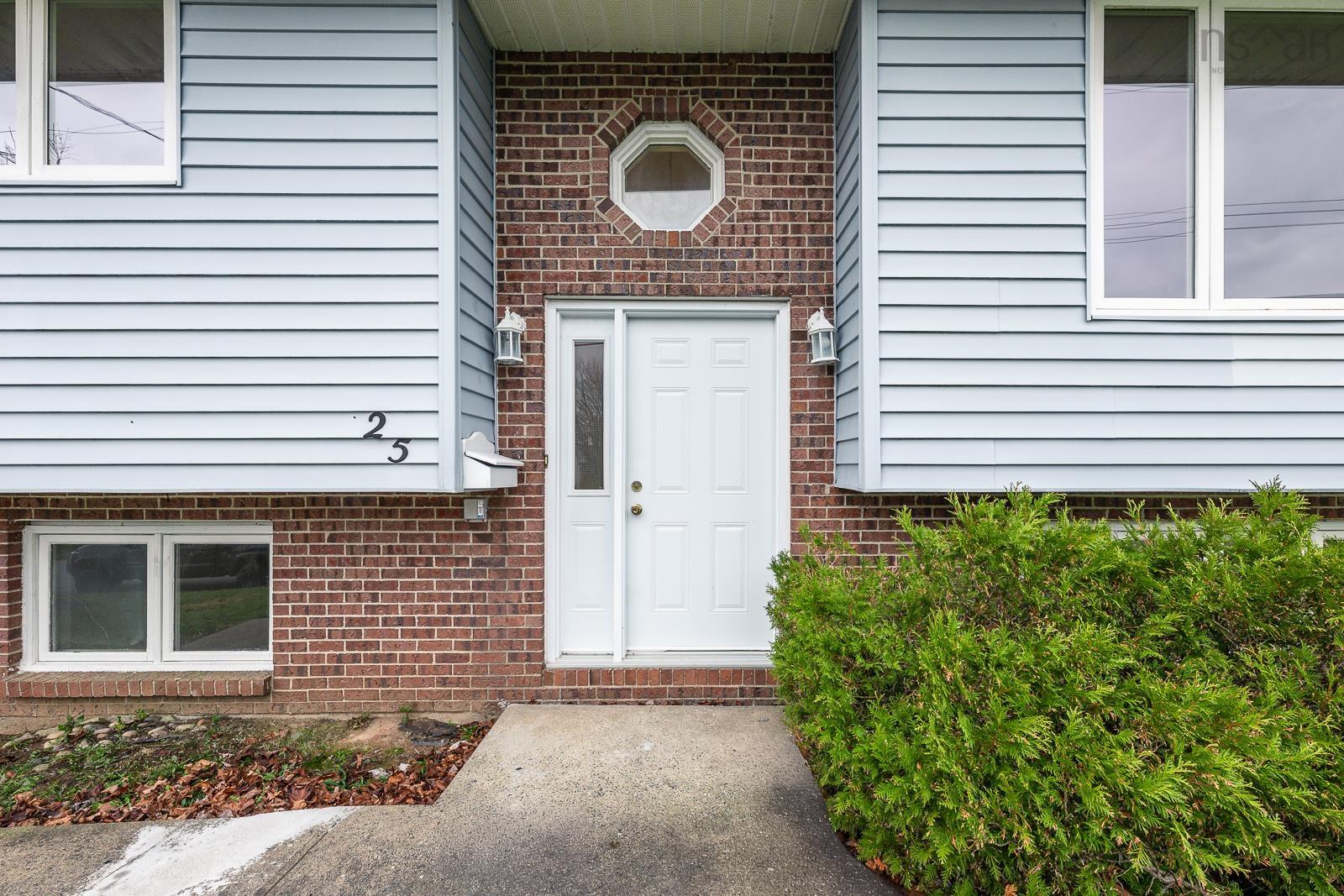 $514,999.00: 25 La Pierre Crescent, Woodlawn