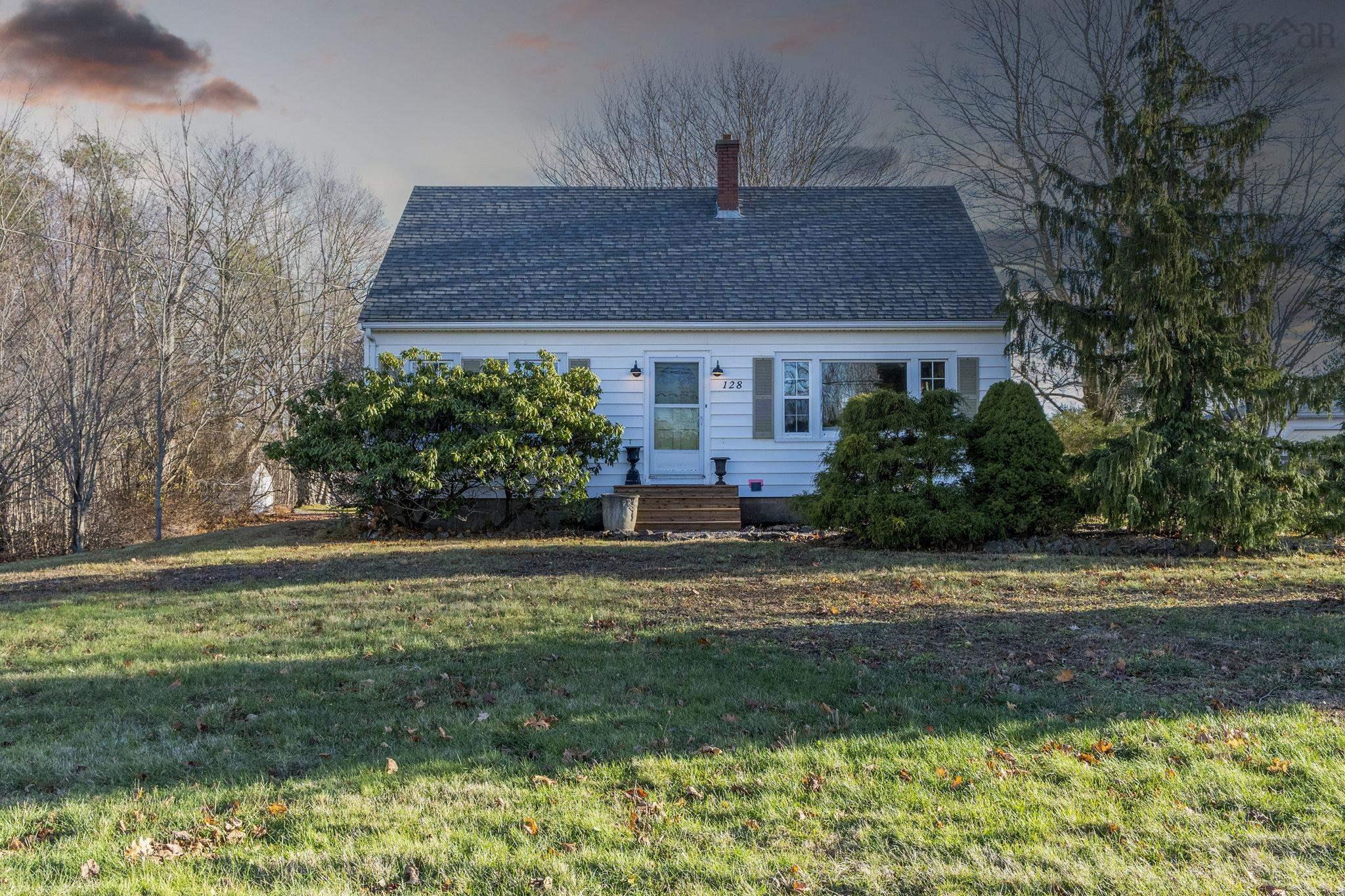 $320,000.00: 128 Main Street, Middleton