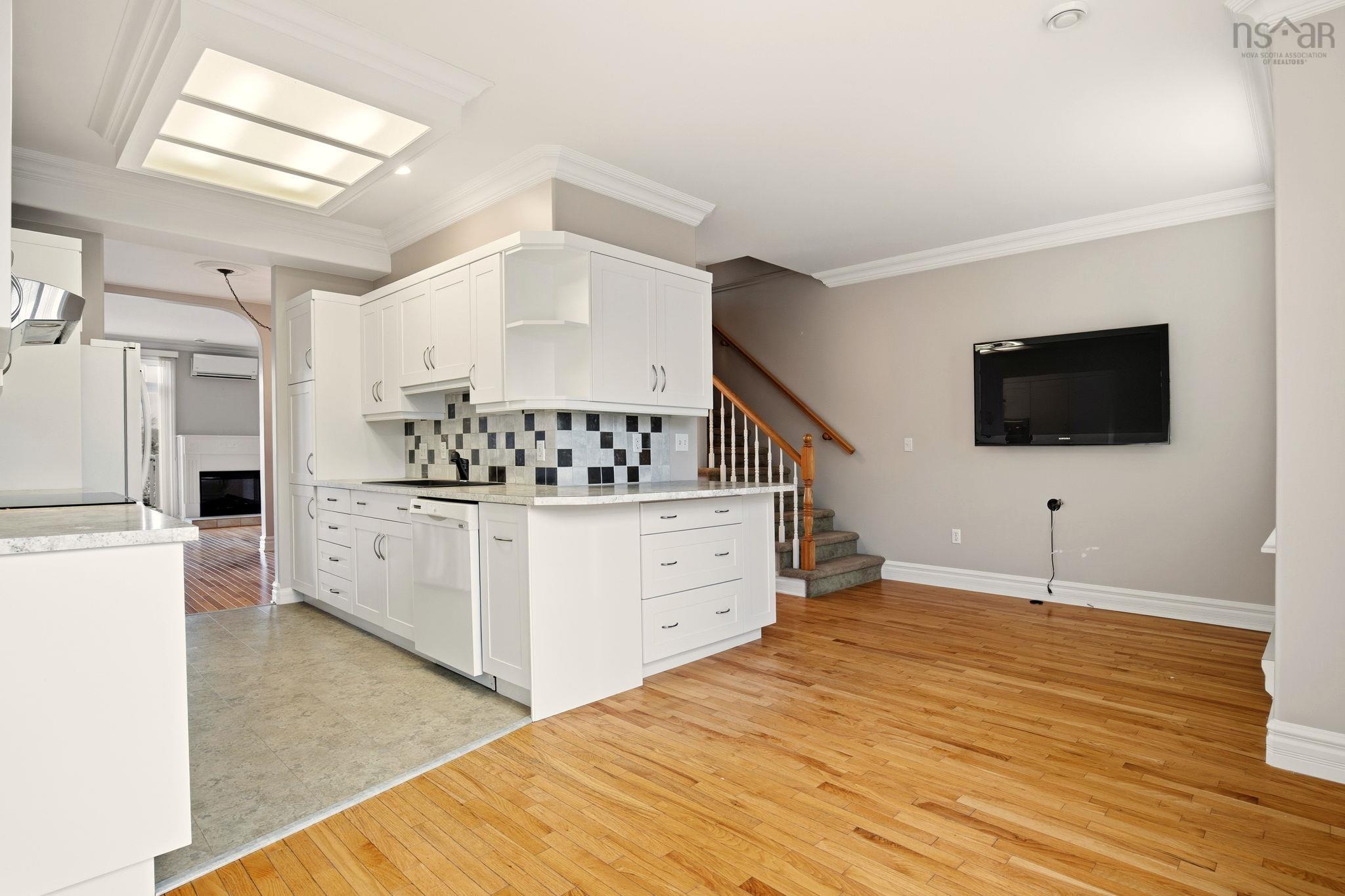 $892,000.00: 4 Arthur Lismer Court, Bedford