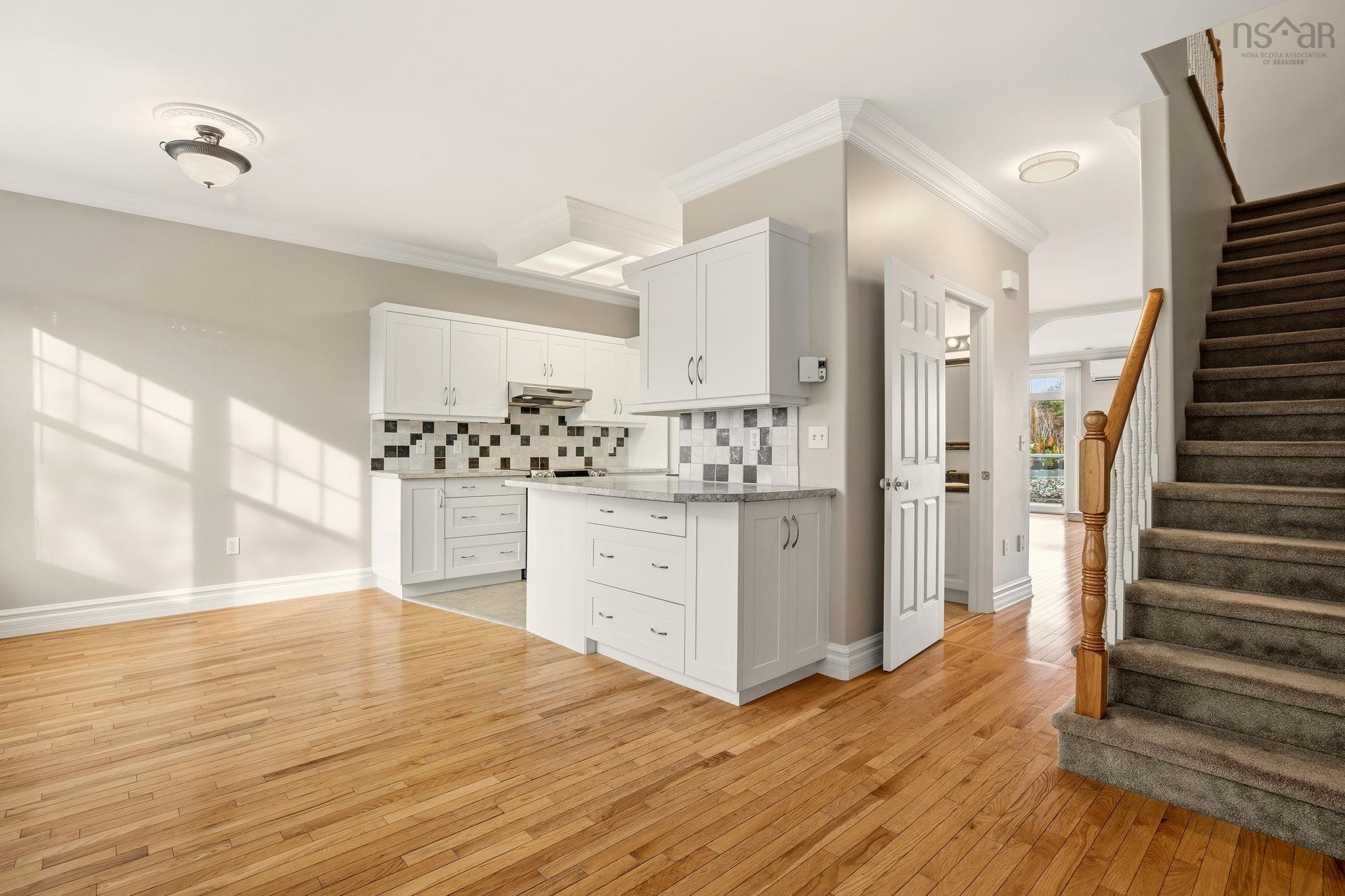 $892,000.00: 4 Arthur Lismer Court, Bedford