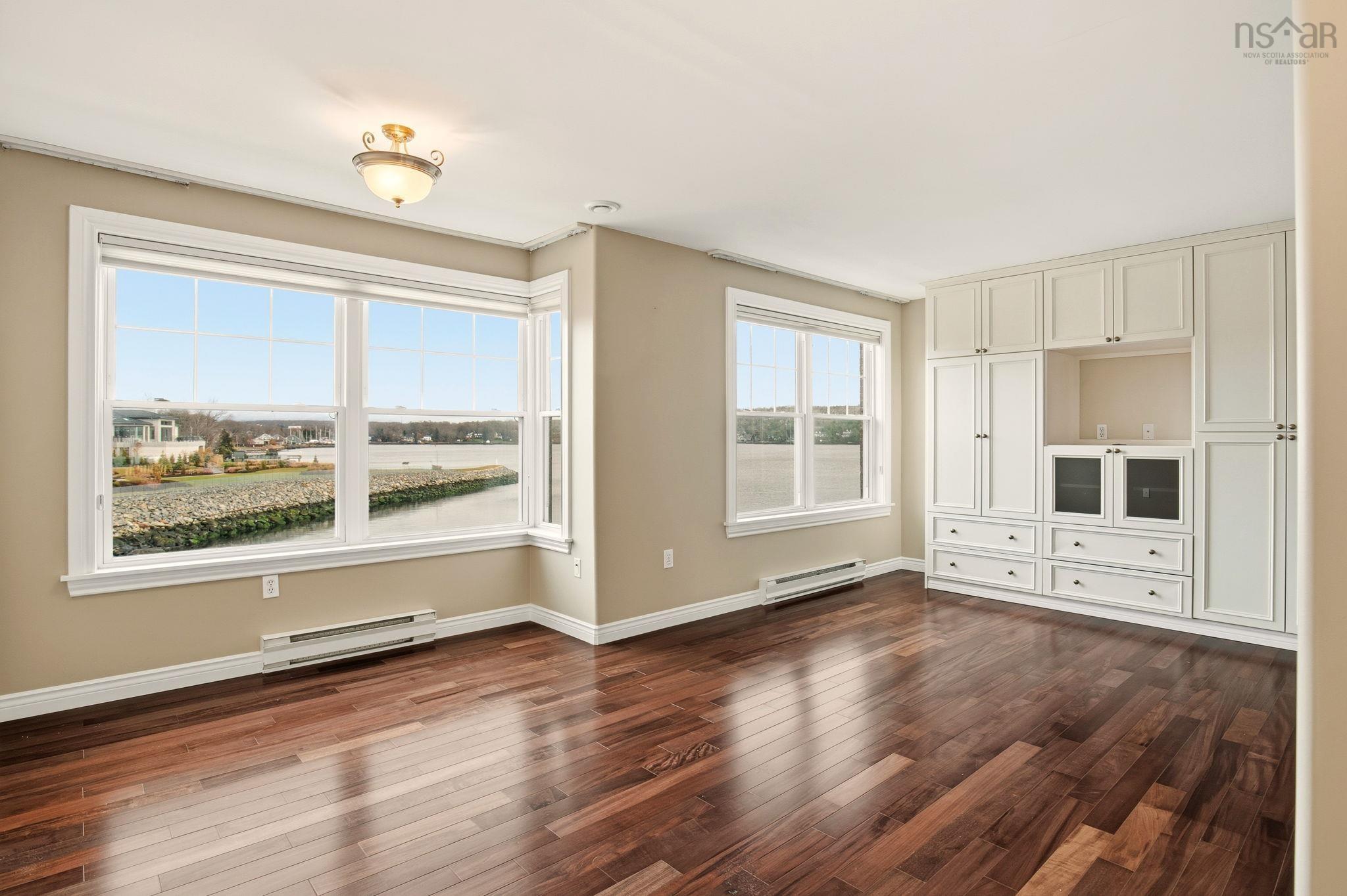 $892,000.00: 4 Arthur Lismer Court, Bedford