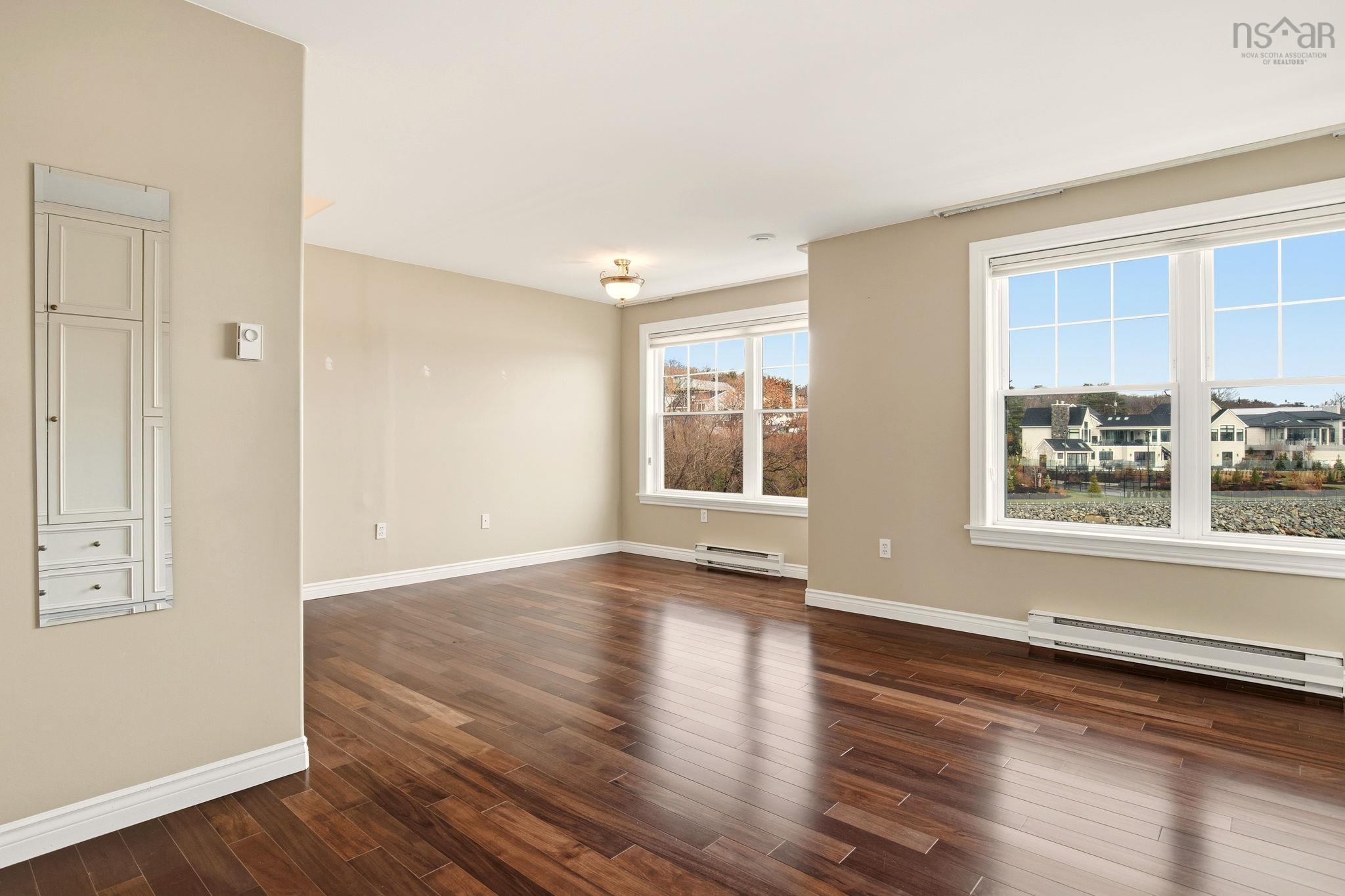 $892,000.00: 4 Arthur Lismer Court, Bedford